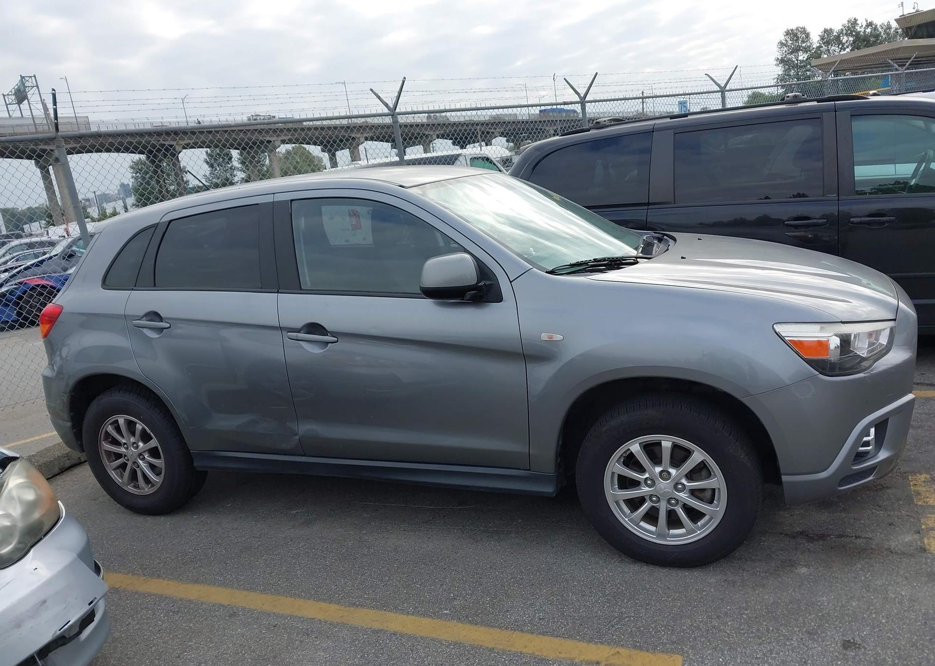 2011 MITSUBISHI RVR