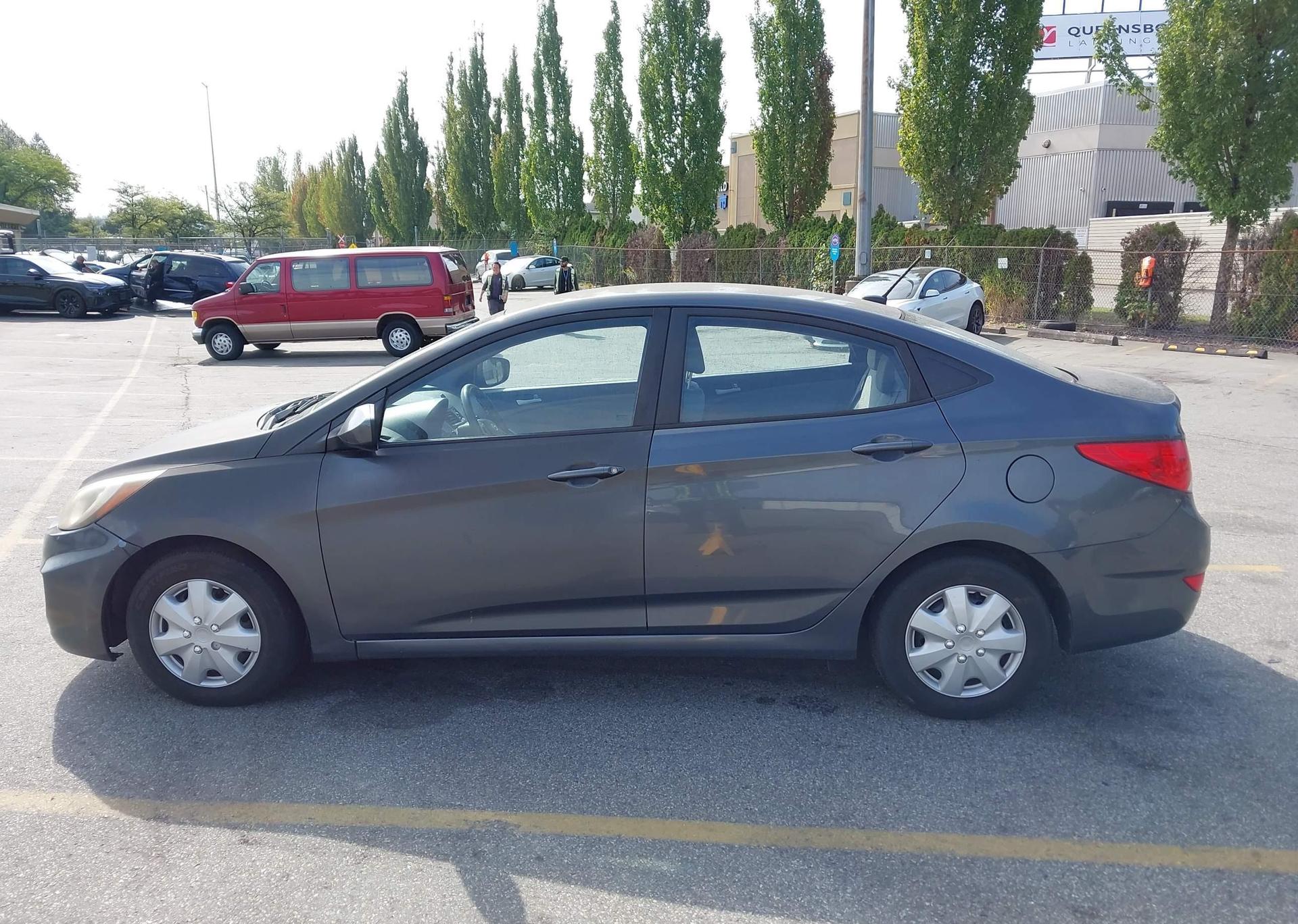 2012 HYUNDAI ACCENT GLS
