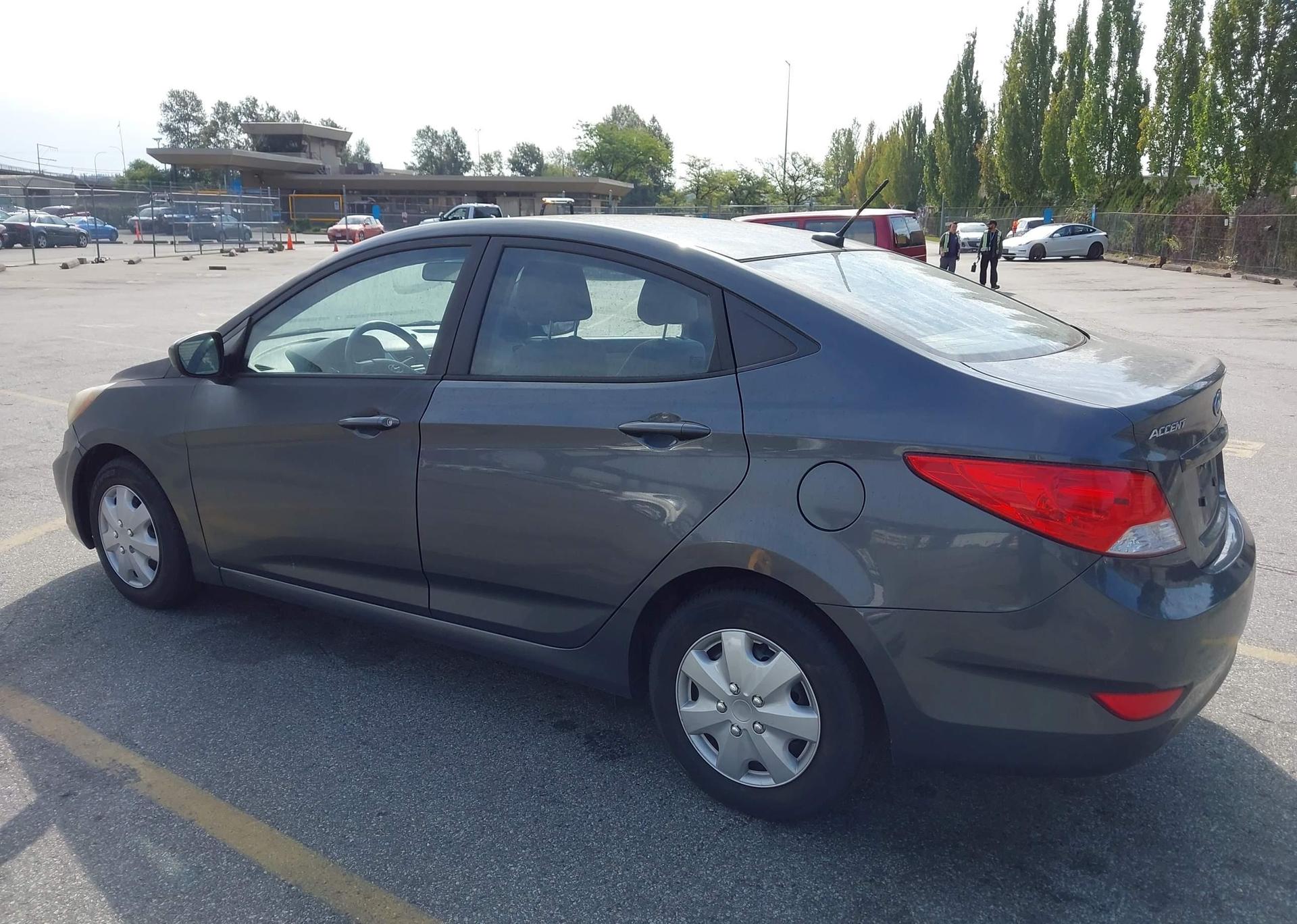 2012 HYUNDAI ACCENT GLS