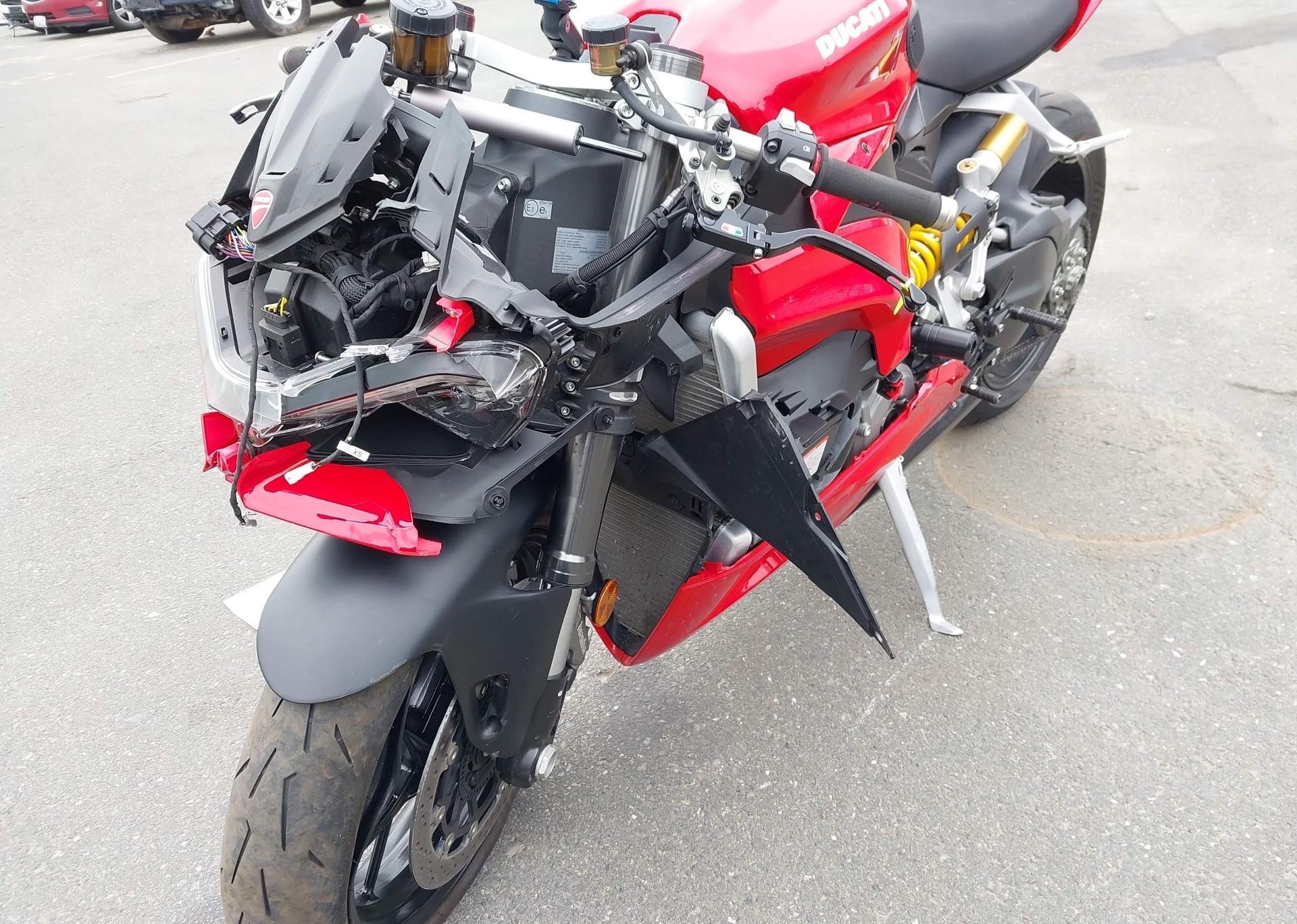 2024 DUCATI PANIGALE V2