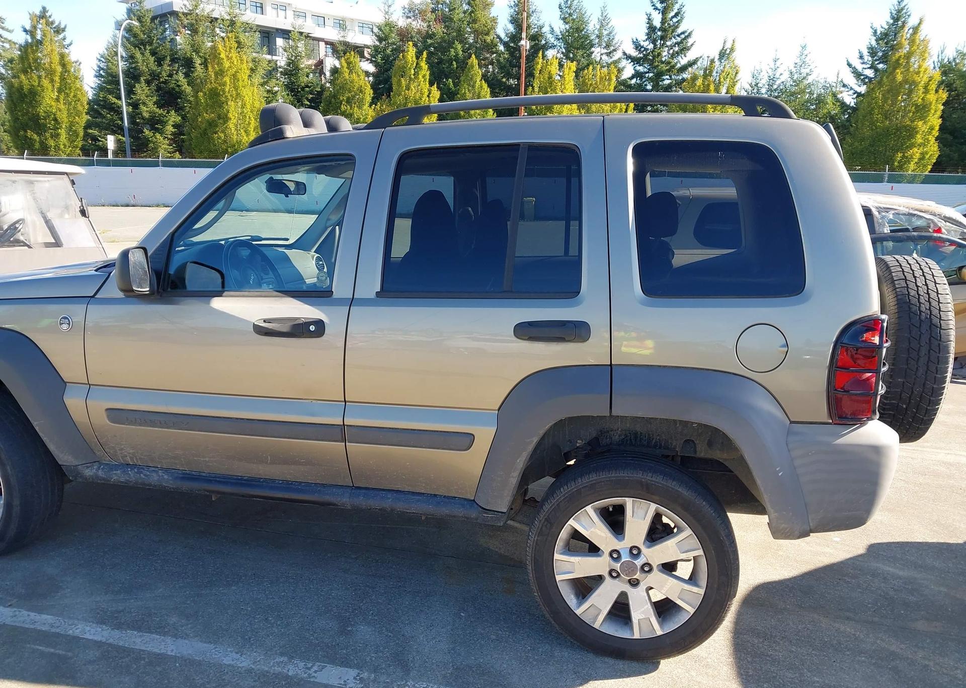 2006 JEEP LIBERTY SPORT
