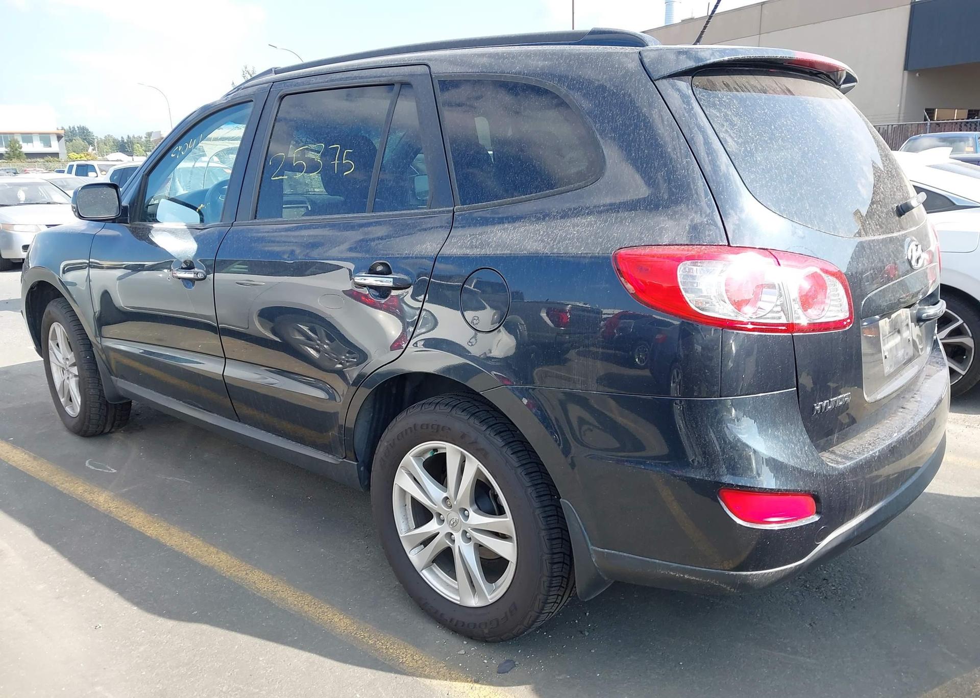2011 HYUNDAI SANTA FE SE