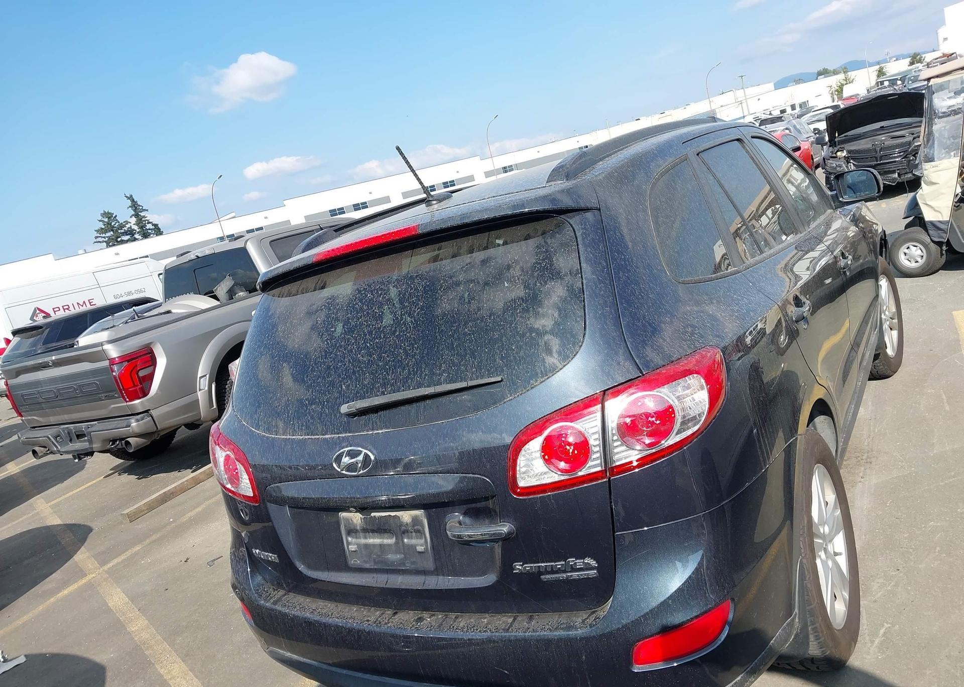 2011 HYUNDAI SANTA FE SE