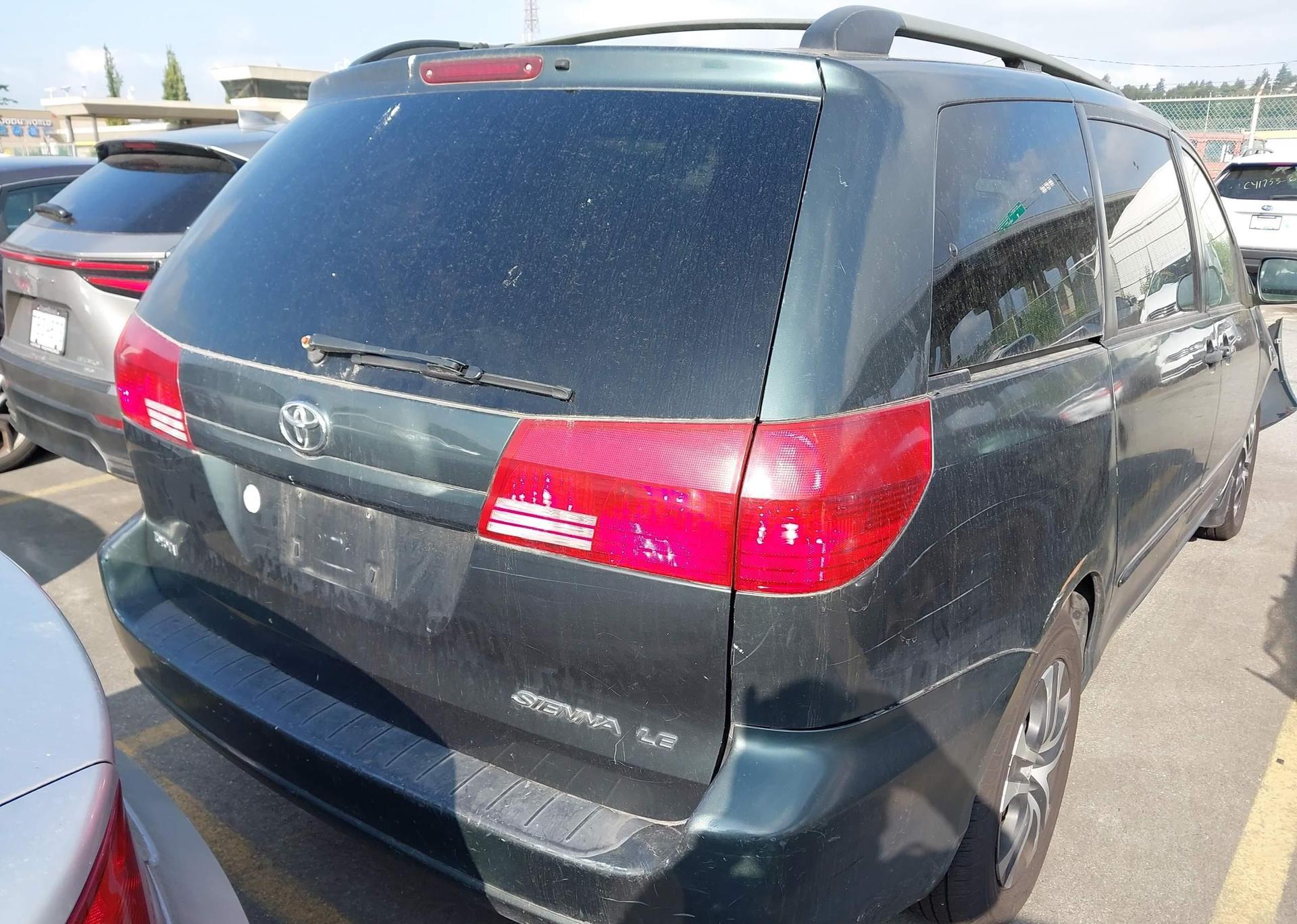 2004 TOYOTA SIENNA CE