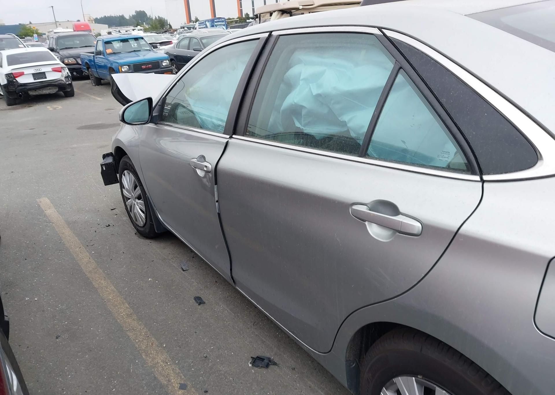2016 TOYOTA CAMRY LE