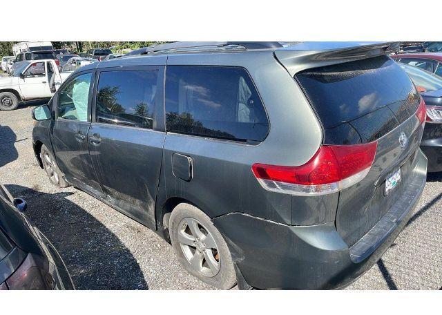 2013 TOYOTA SIENNA LE