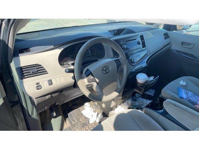 2013 TOYOTA SIENNA LE