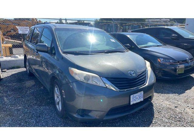2013 TOYOTA SIENNA LE