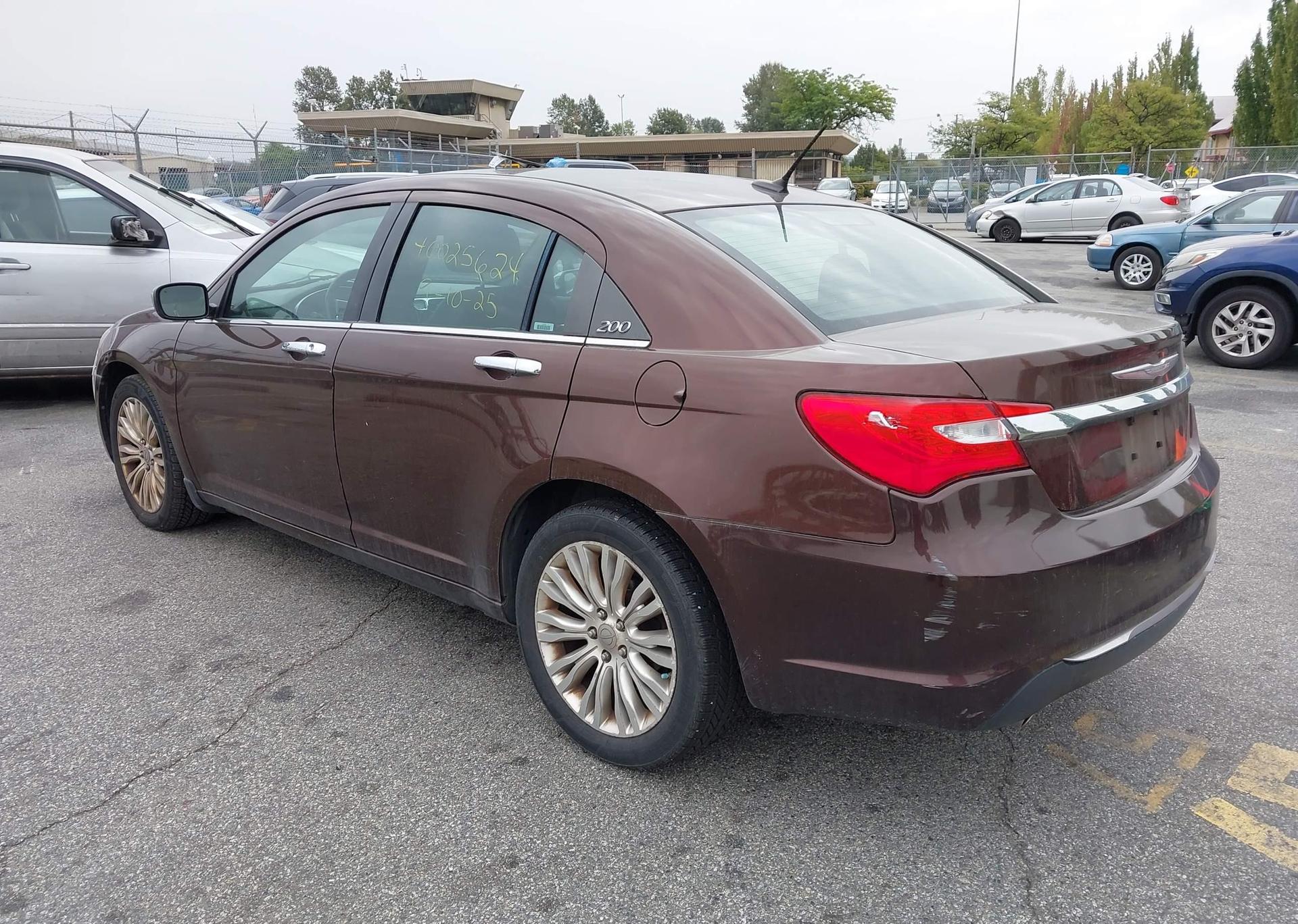 2013 CHRYSLER 200