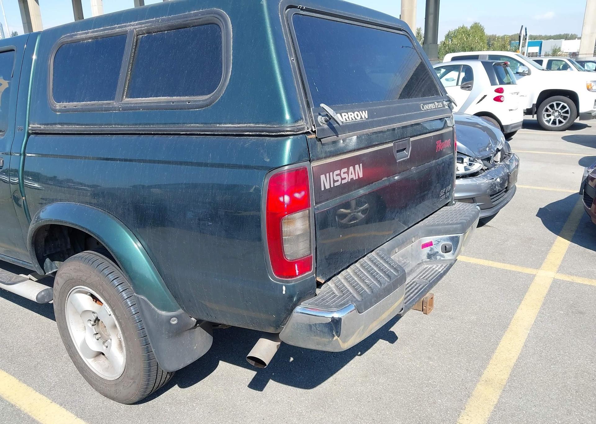 2000 NISSAN FRONTIER CREW CAB XE