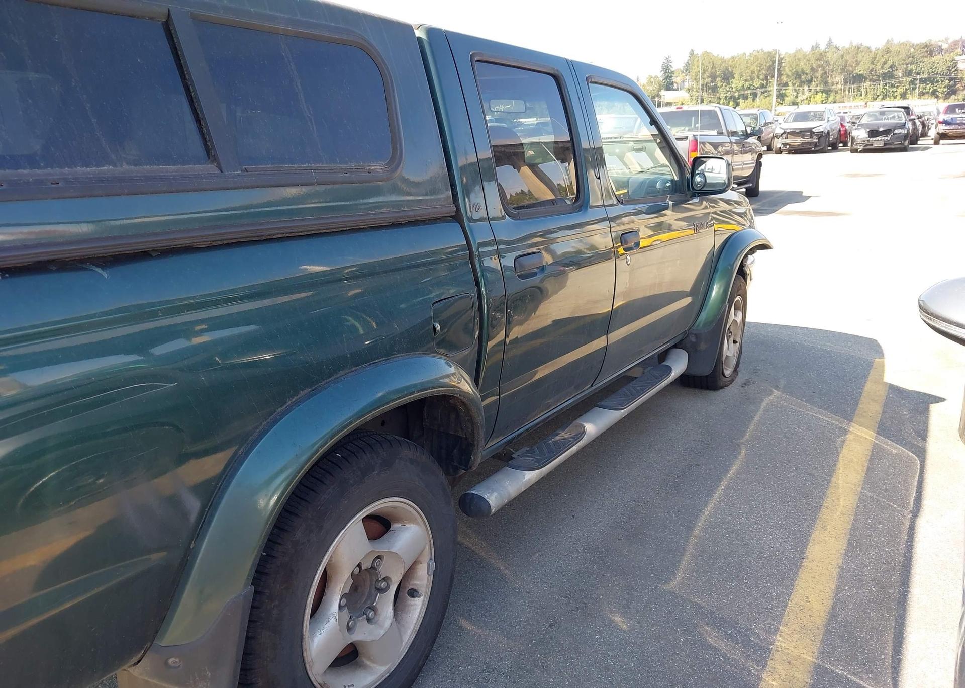 2000 NISSAN FRONTIER CREW CAB XE