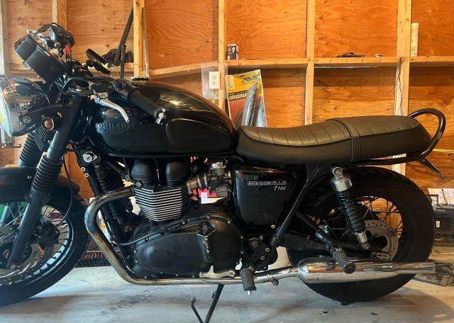 2015 TRIUMPH MOTORCYCLE BONNEVILLE T100