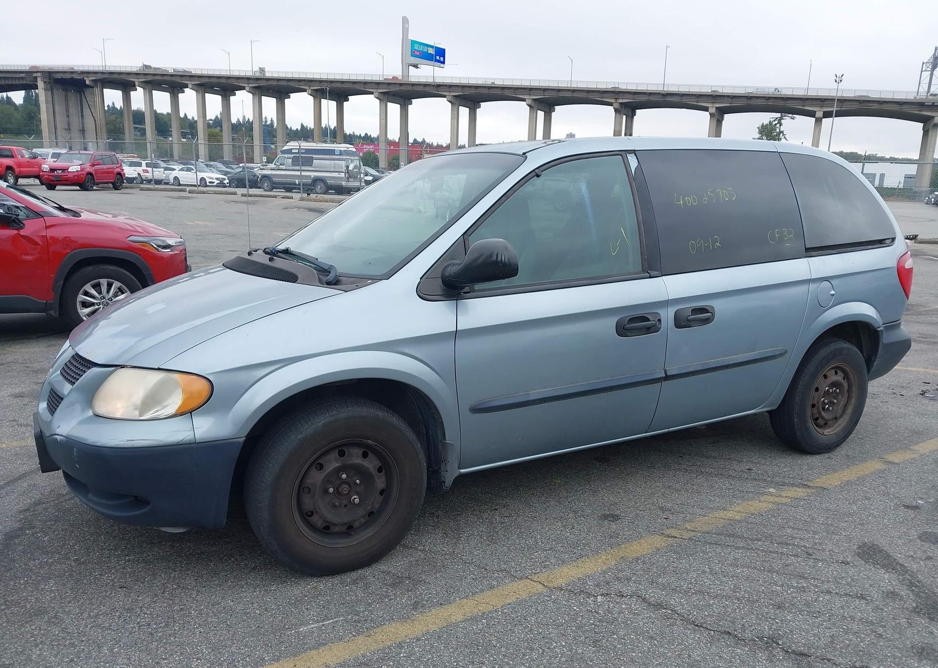 2004 DODGE CARAVAN SE