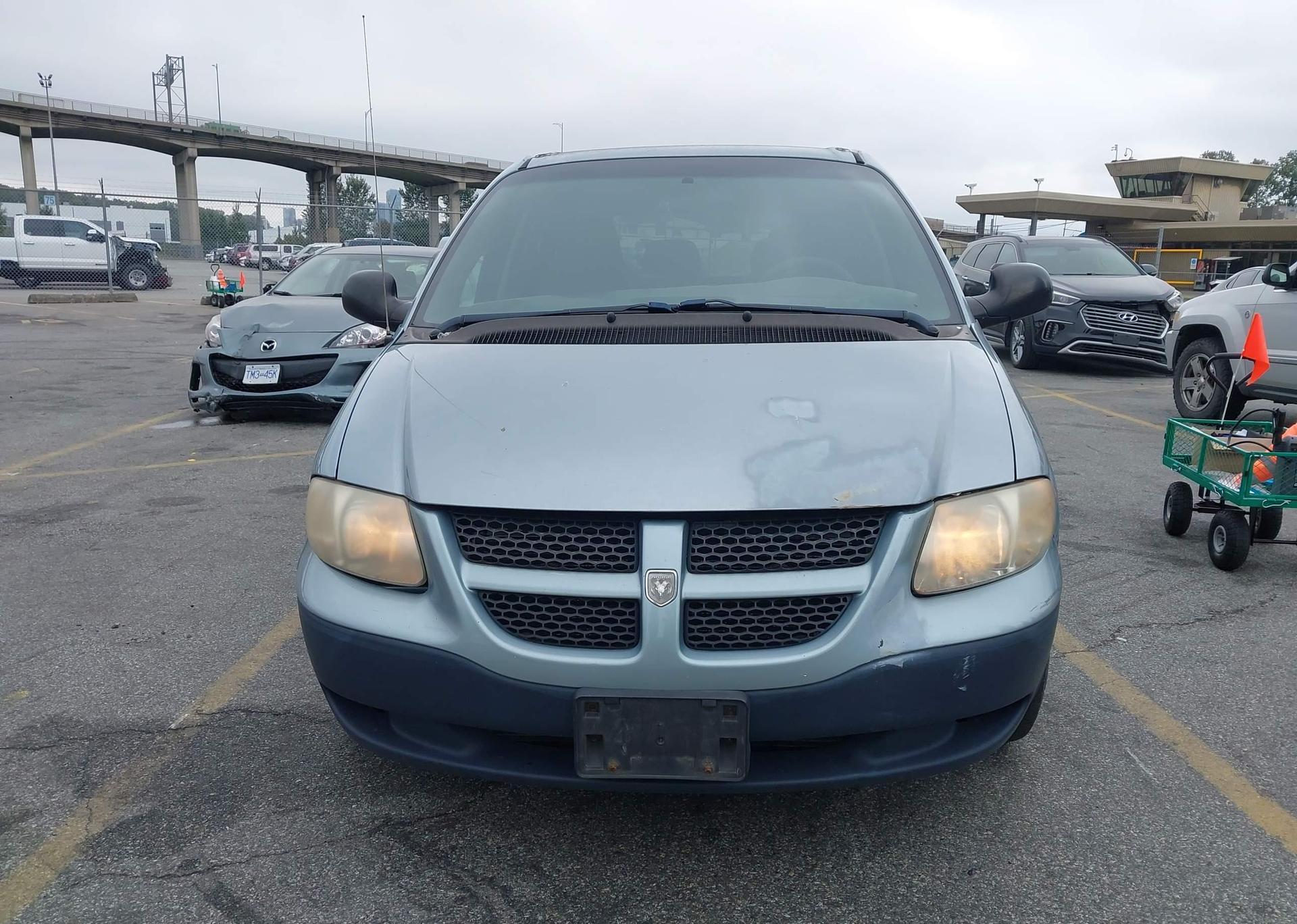 2004 DODGE CARAVAN SE