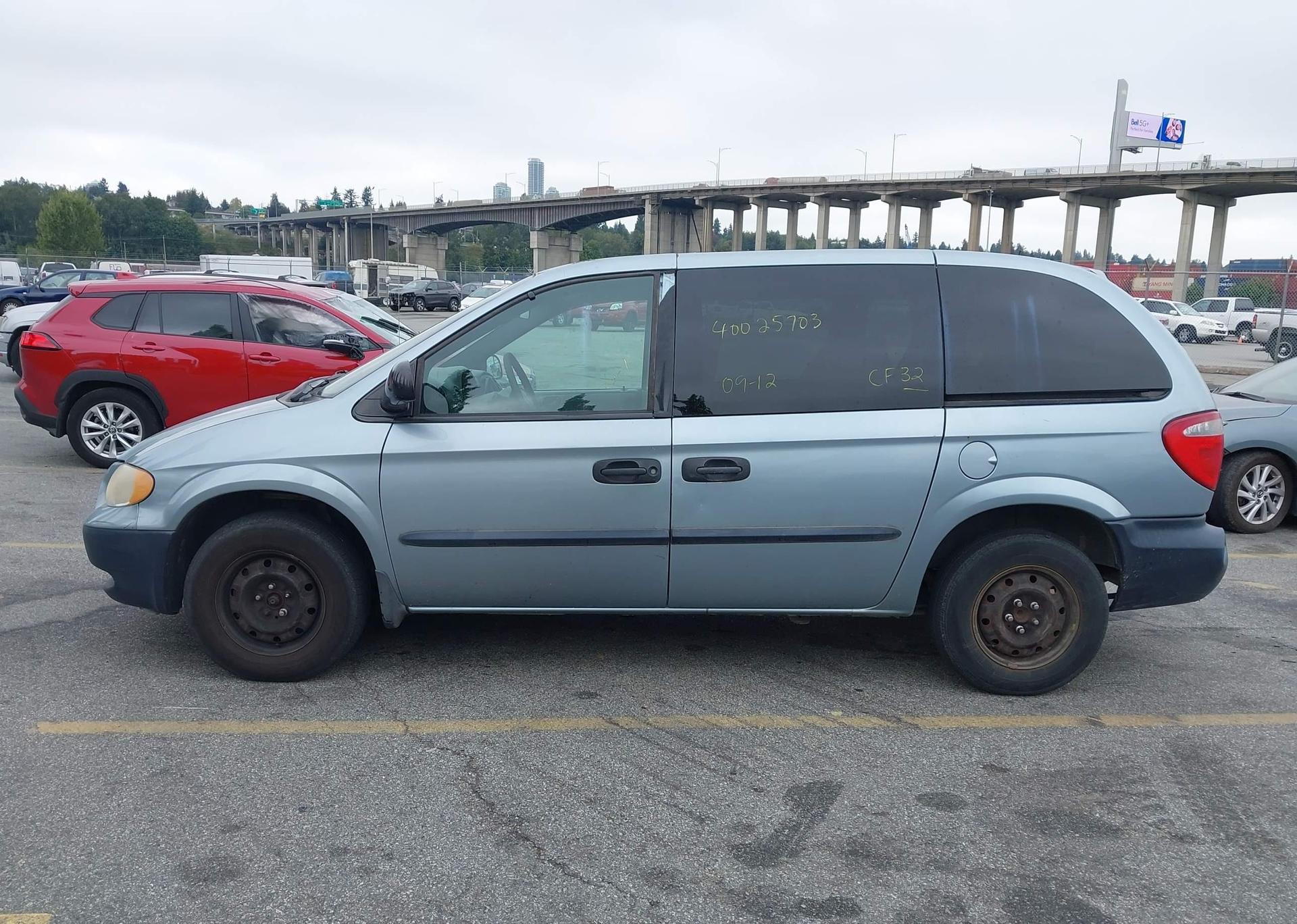 2004 DODGE CARAVAN SE
