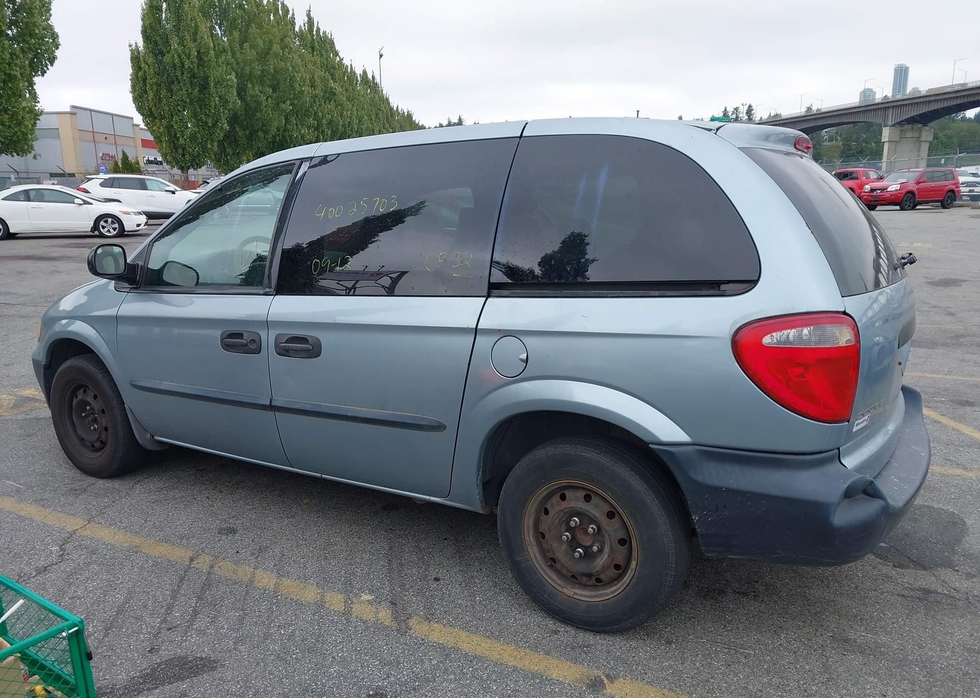 2004 DODGE CARAVAN SE