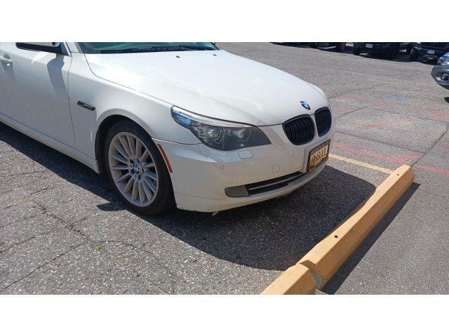 2010 BMW 528I