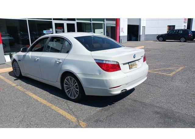 2010 BMW 528I