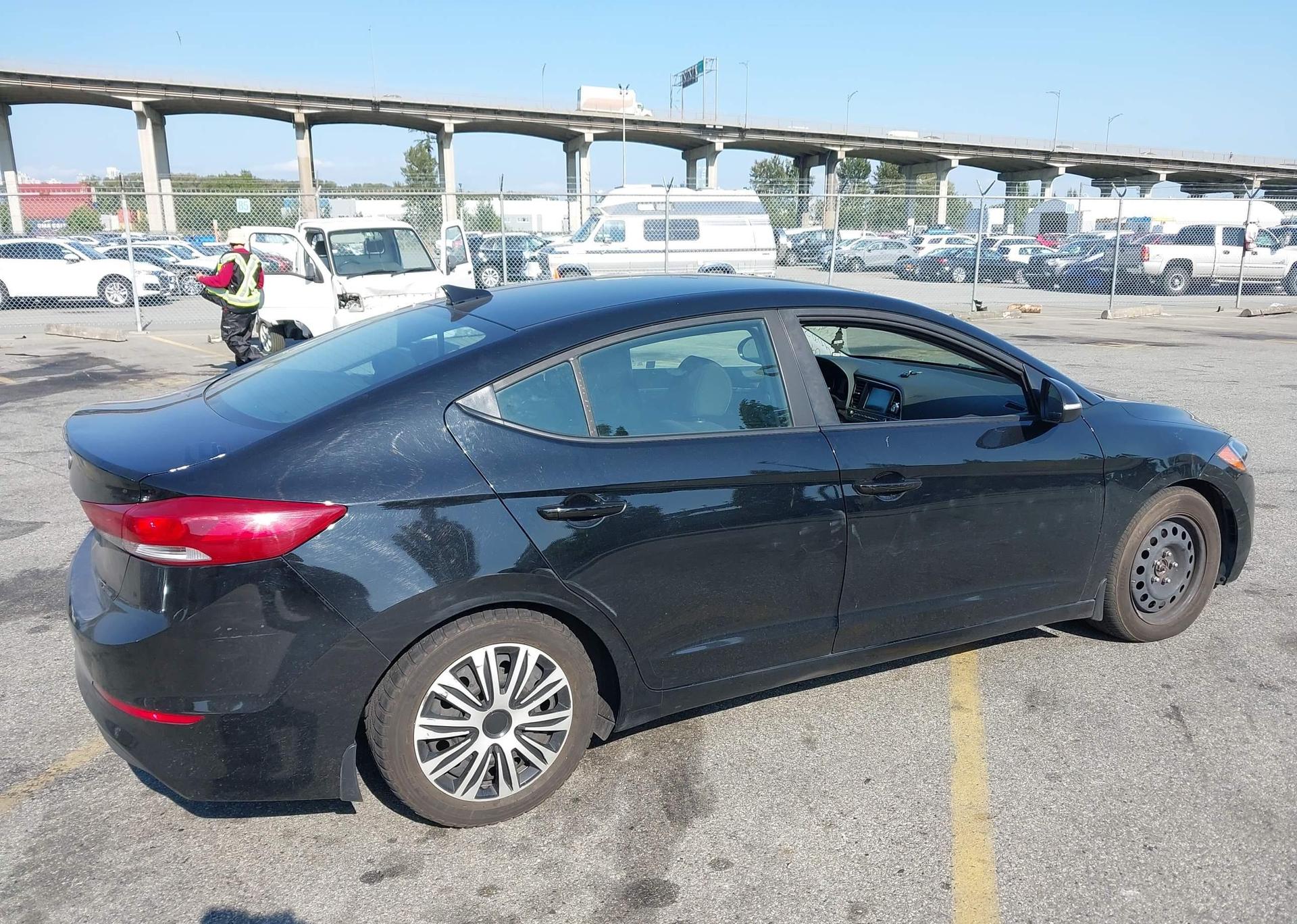2017 HYUNDAI ELANTRA SE
