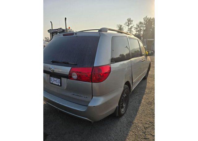 2006 TOYOTA SIENNA CE