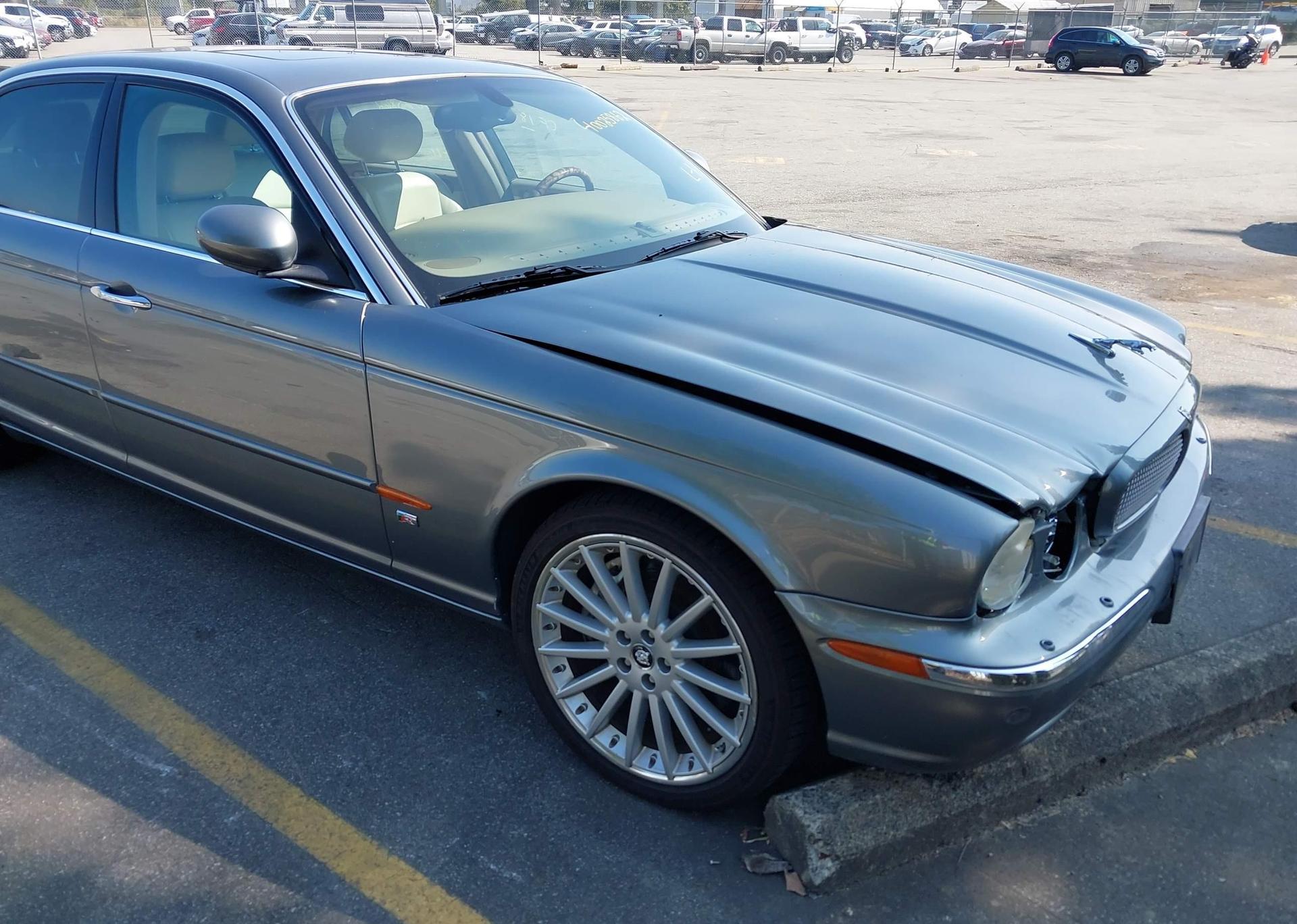 2004 JAGUAR XJR