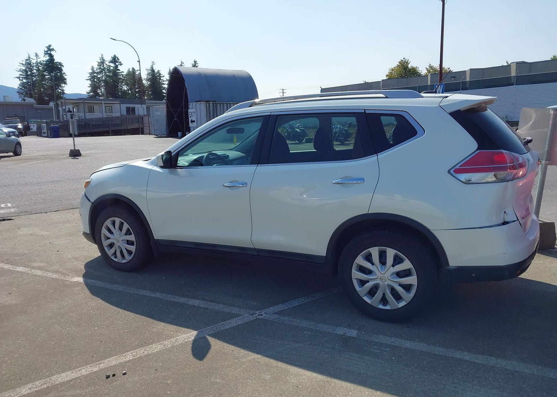 2015 NISSAN ROGUE S