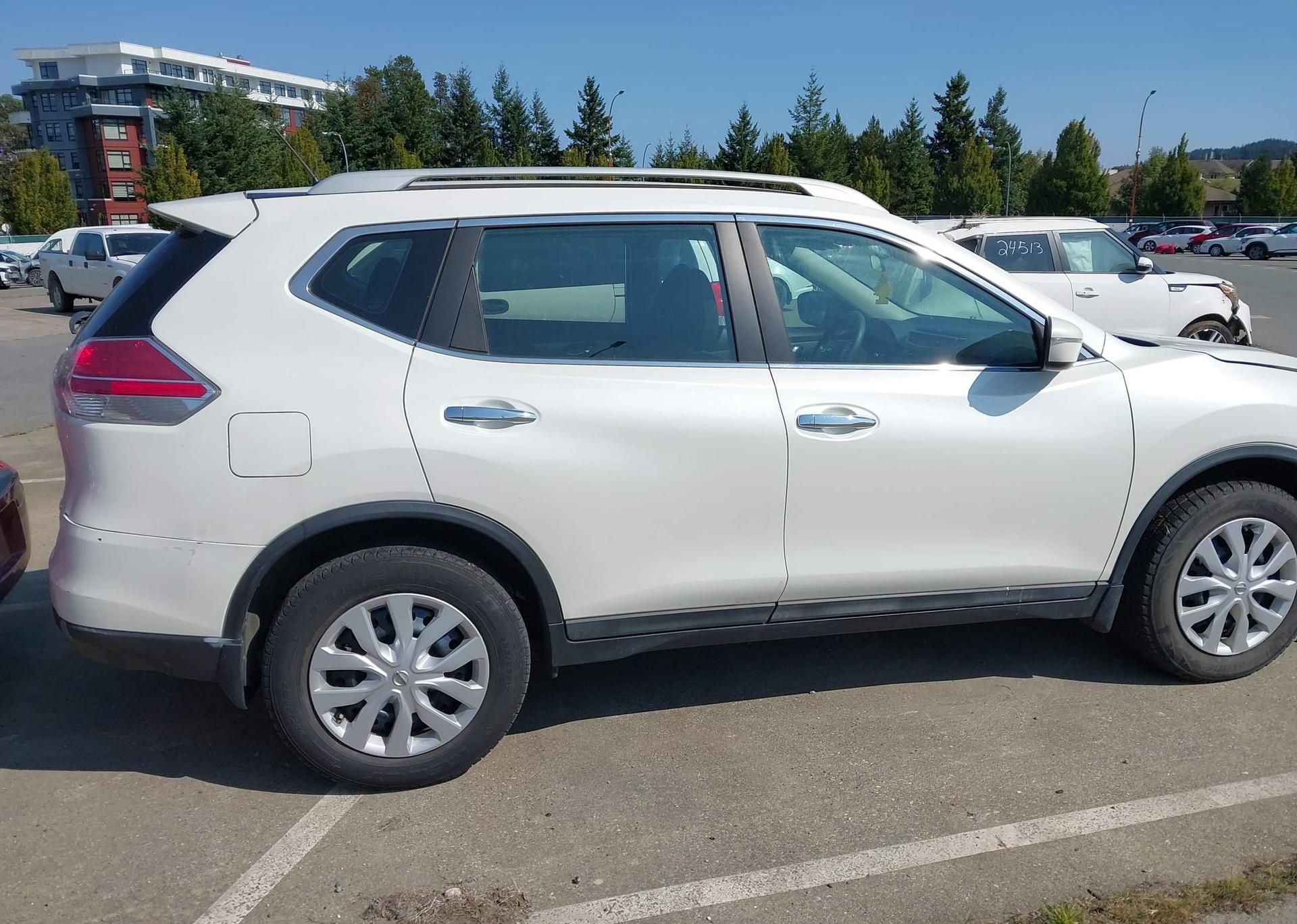 2015 NISSAN ROGUE S