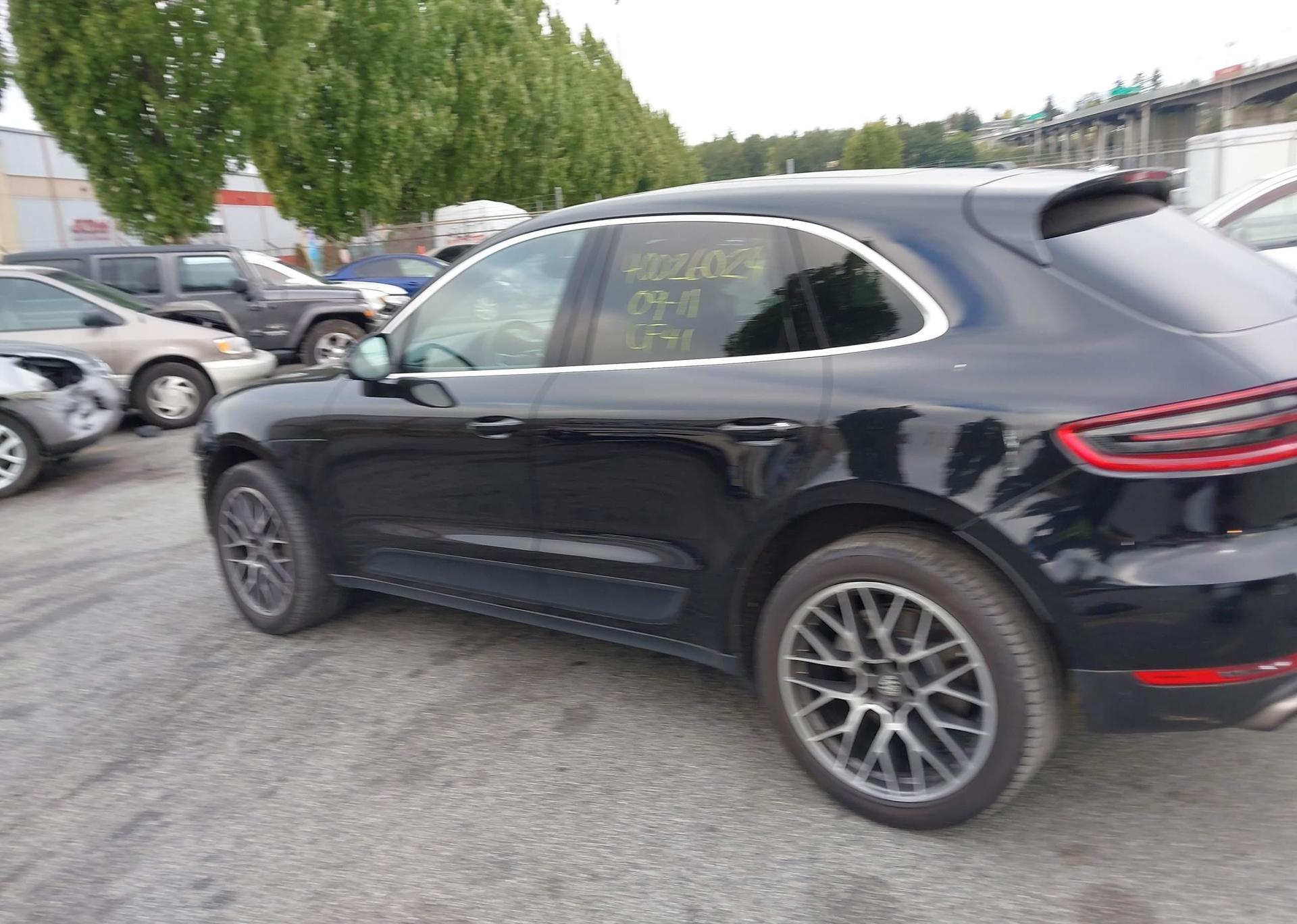 2017 PORSCHE MACAN