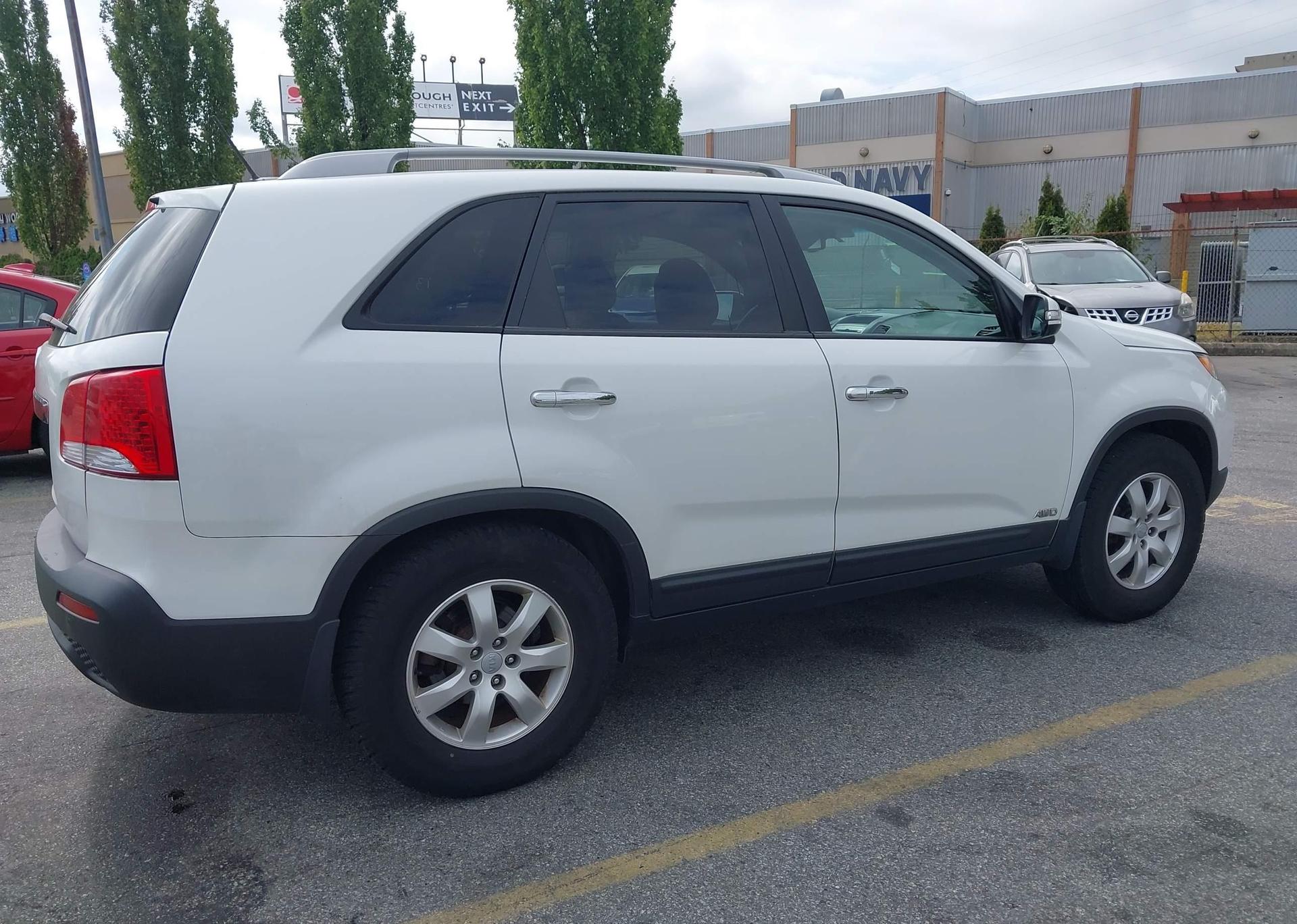 2012 KIA SORENTO LX