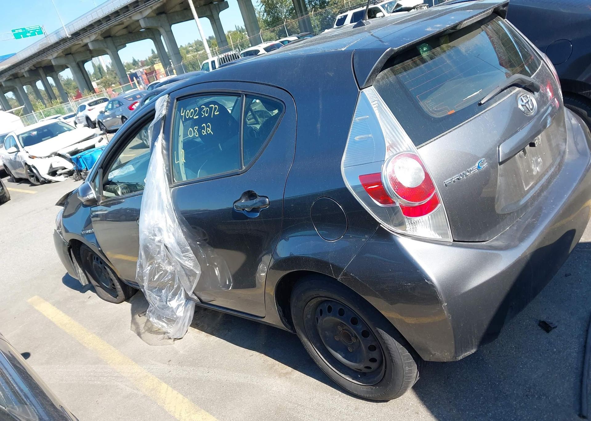 2014 TOYOTA Prius c