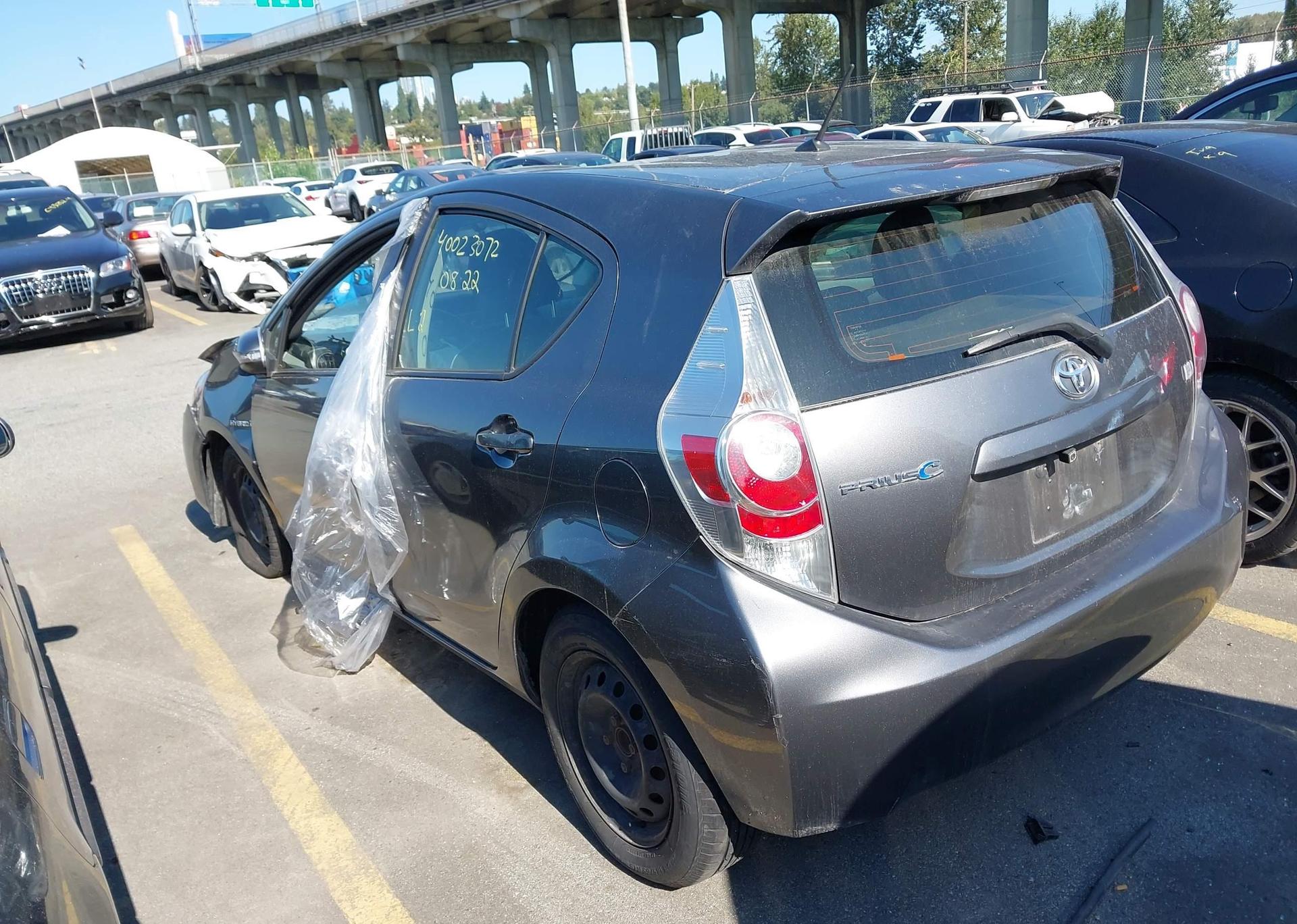 2014 TOYOTA Prius c