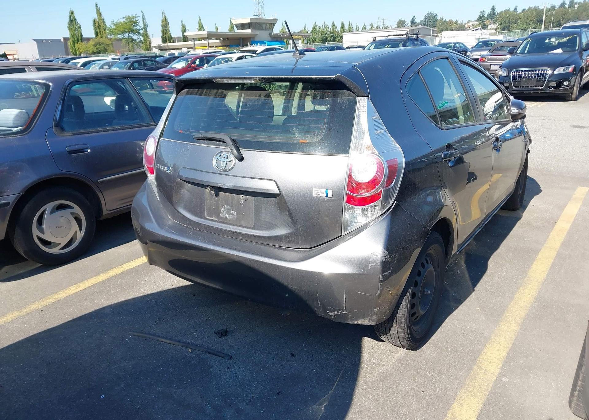 2014 TOYOTA Prius c