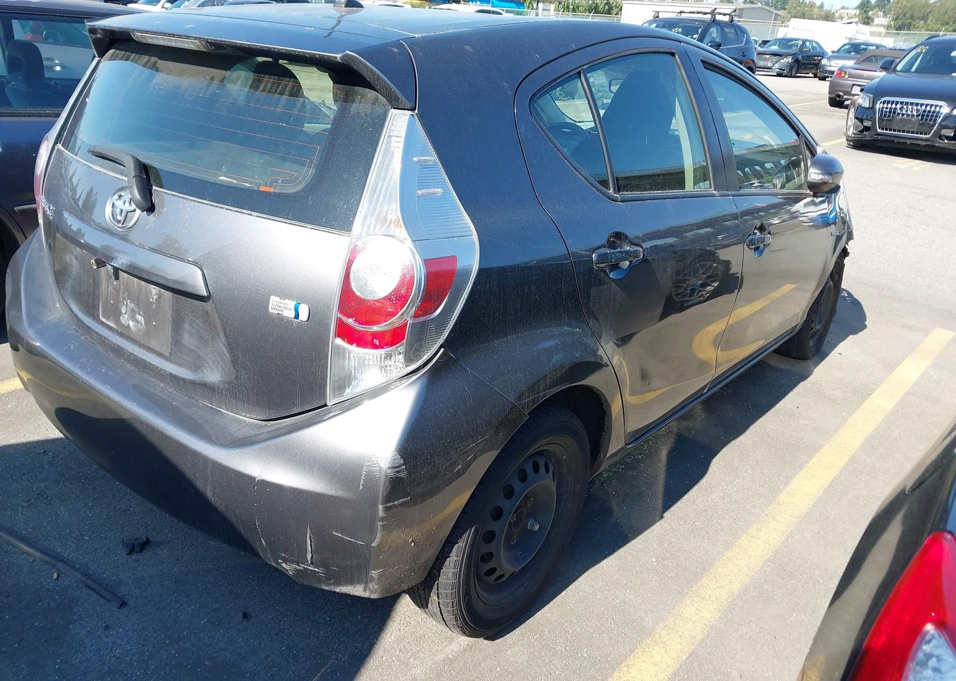 2014 TOYOTA Prius c
