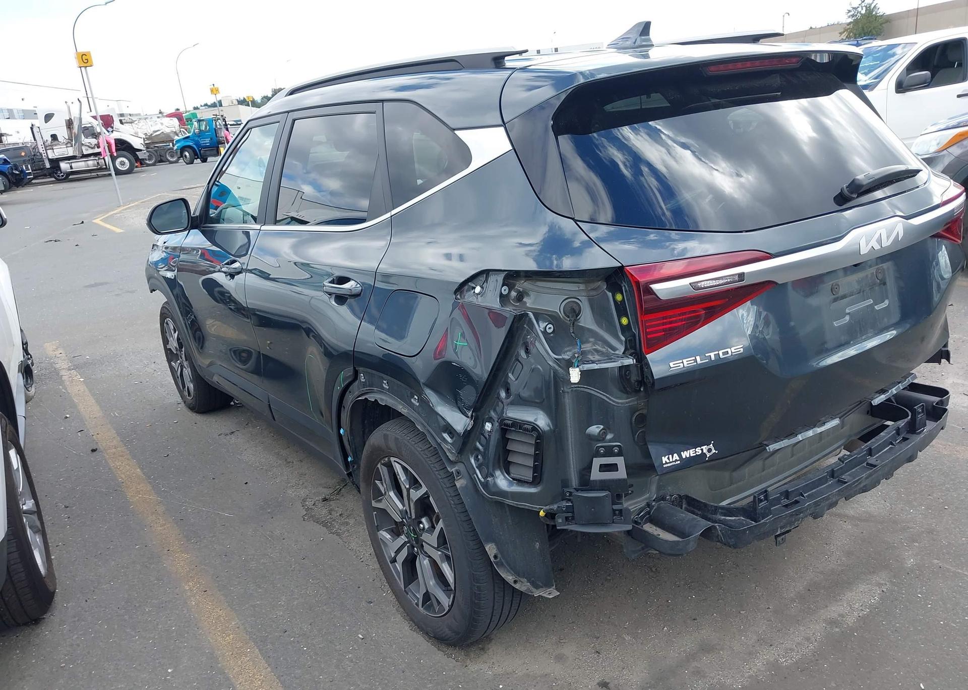 2023 KIA SELTOS EX