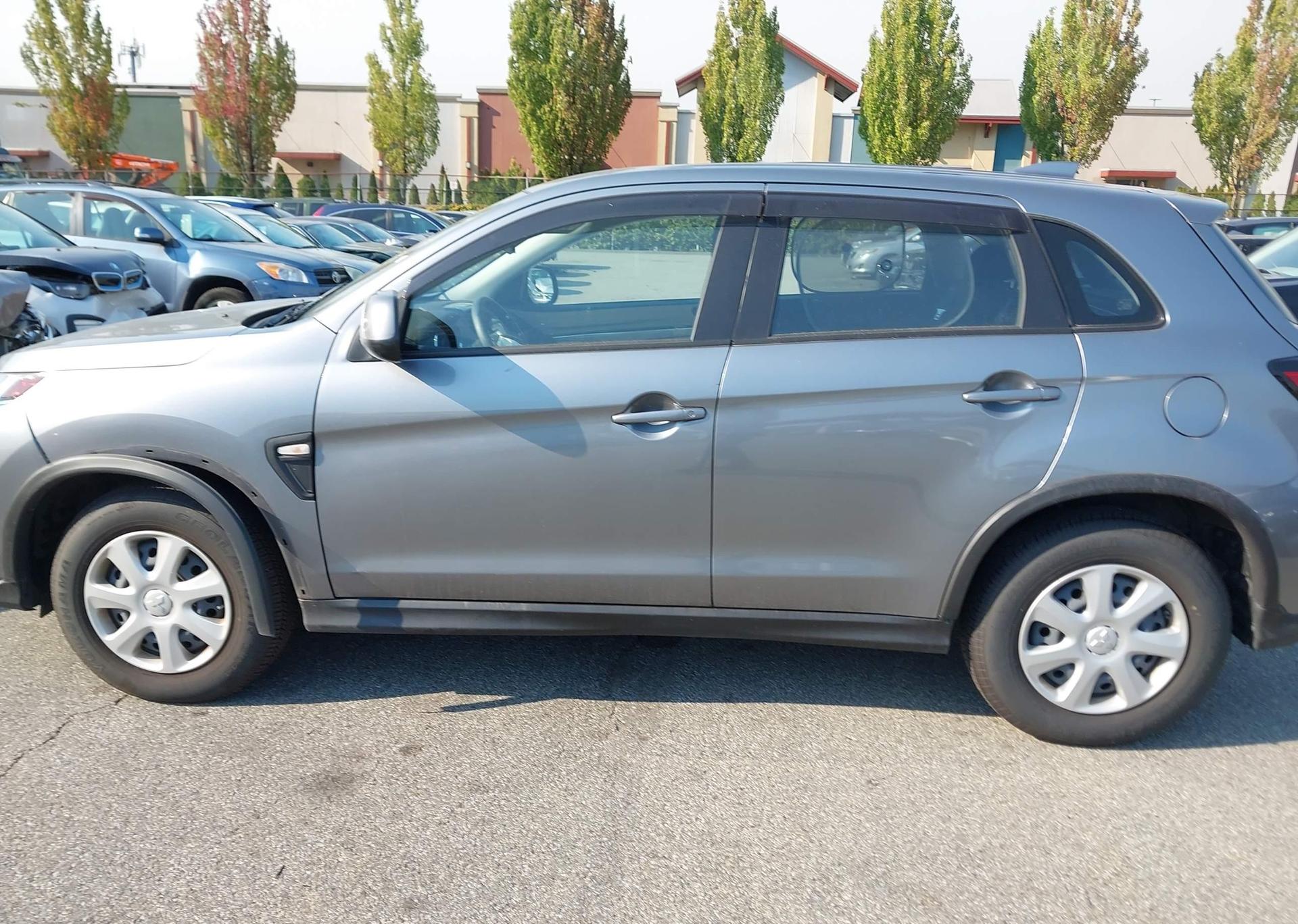 2024 MITSUBISHI RVR ES
