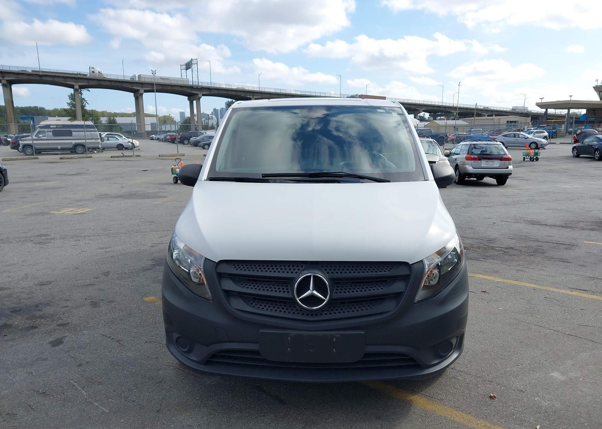 2018 MERCEDES-BENZ METRIS