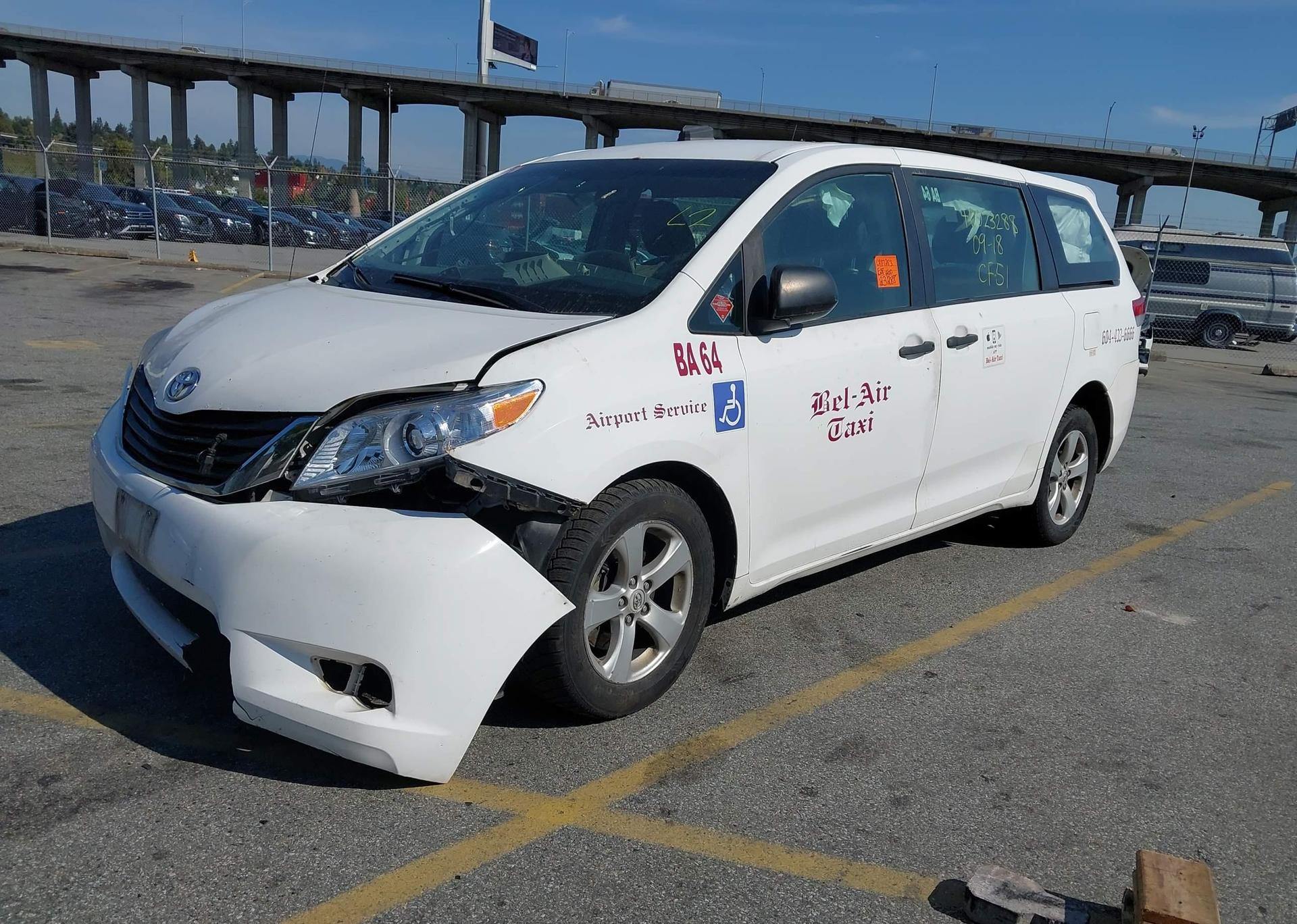 2011 TOYOTA SIENNA