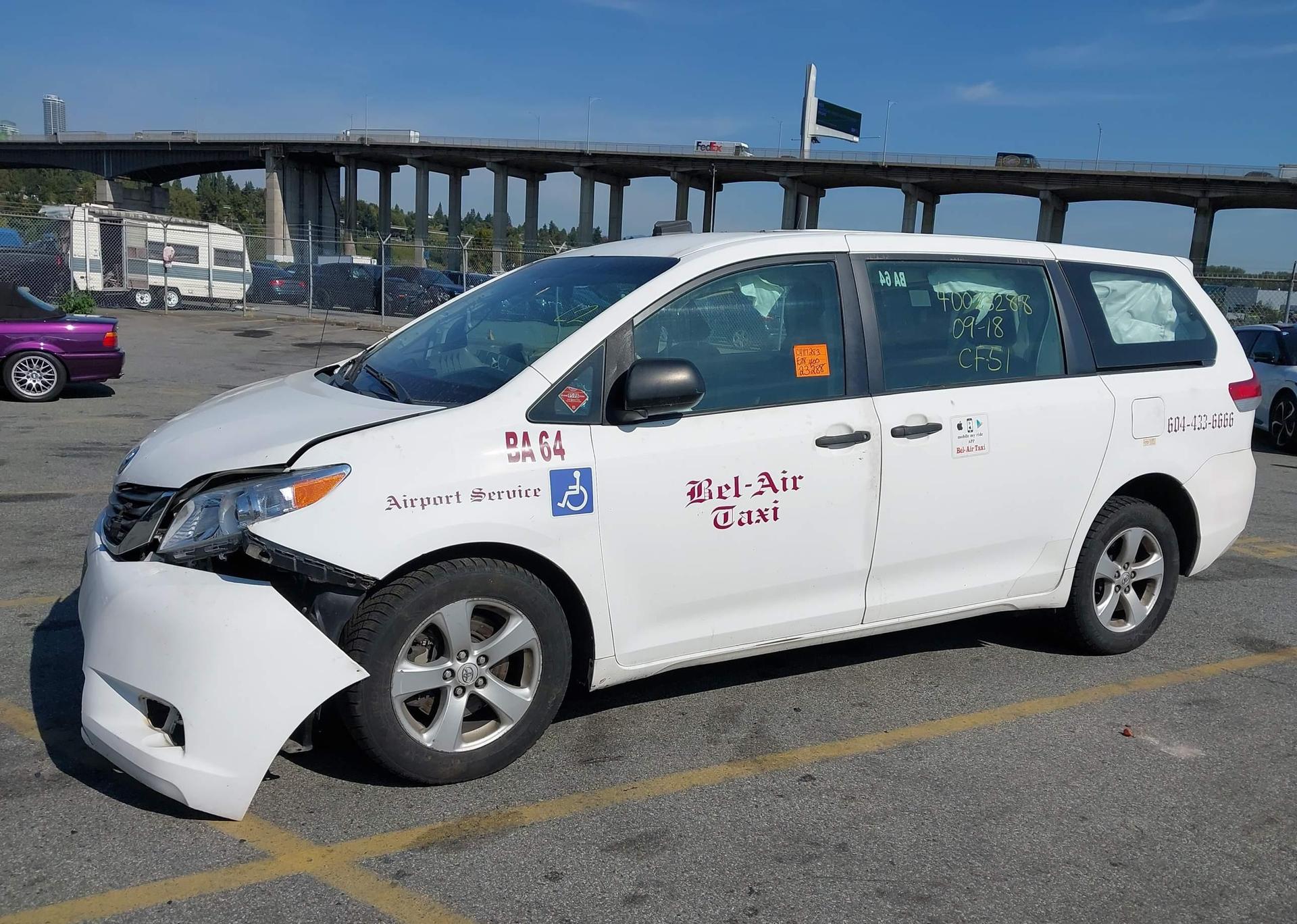 2011 TOYOTA SIENNA
