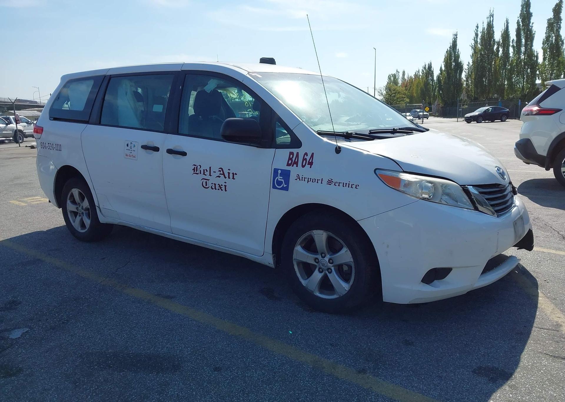 2011 TOYOTA SIENNA