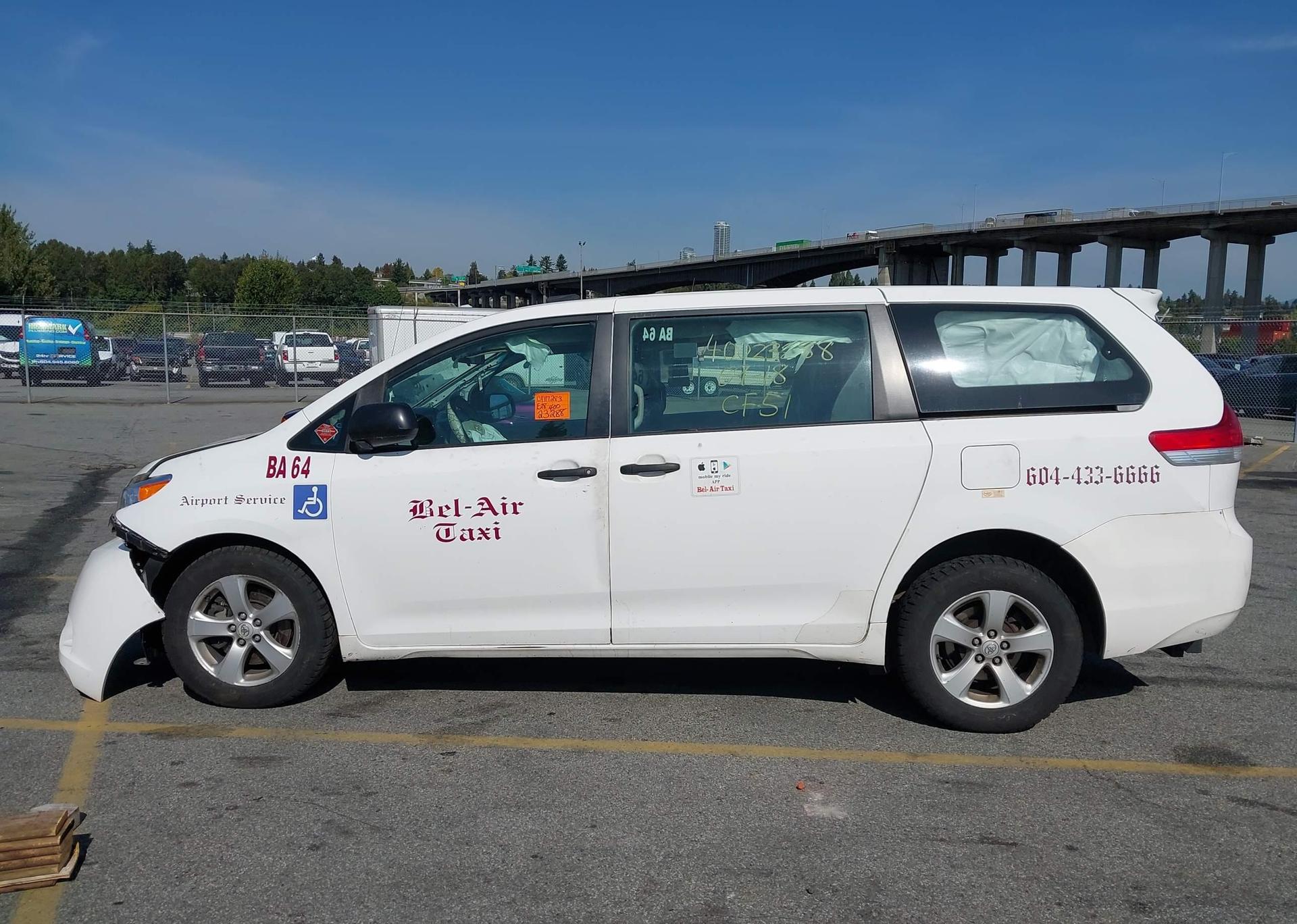 2011 TOYOTA SIENNA