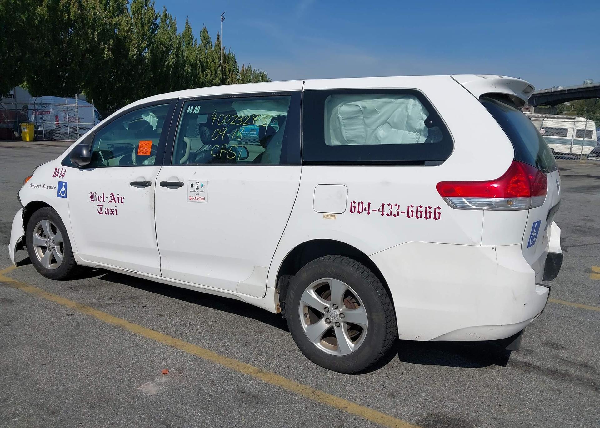 2011 TOYOTA SIENNA