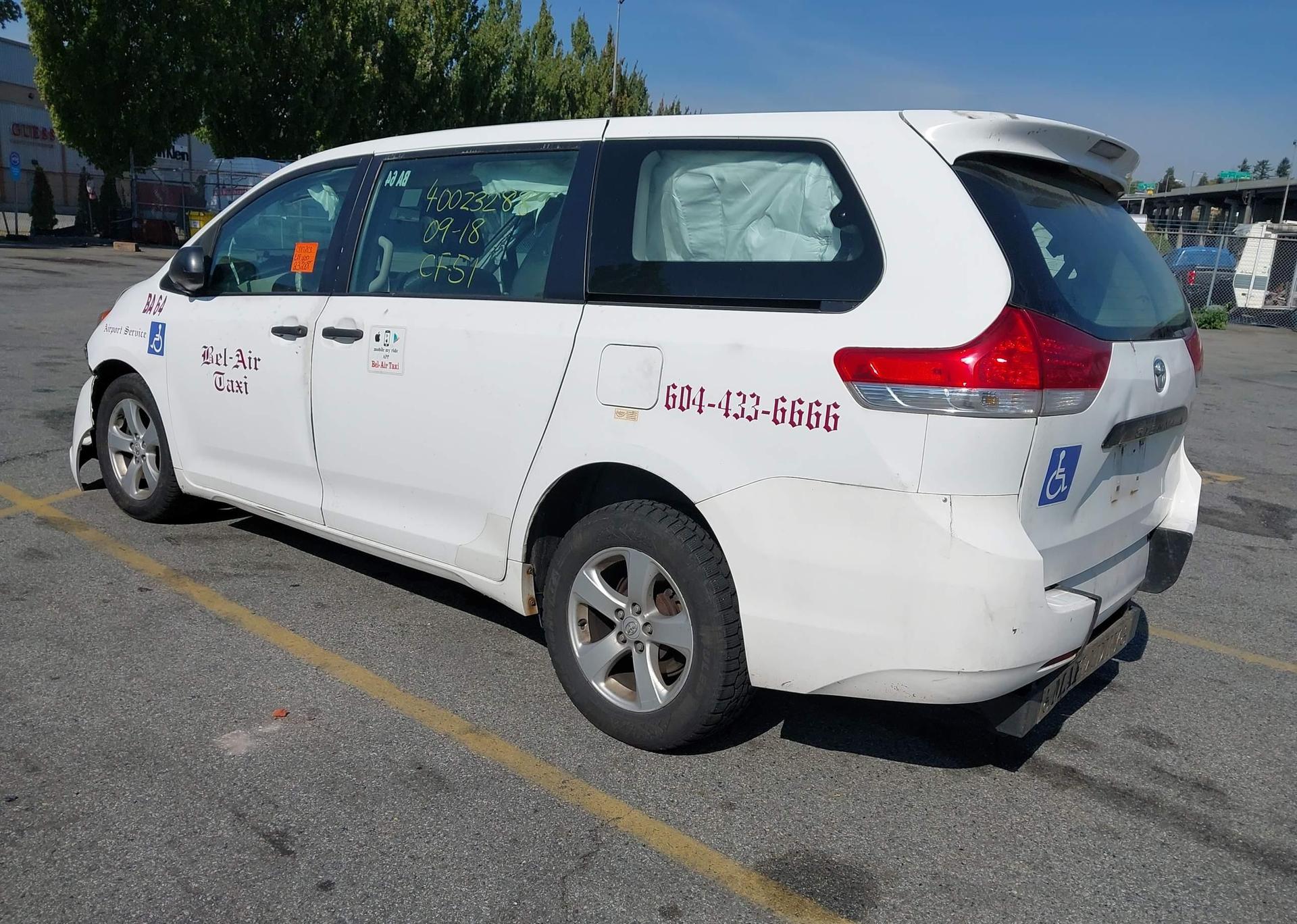 2011 TOYOTA SIENNA