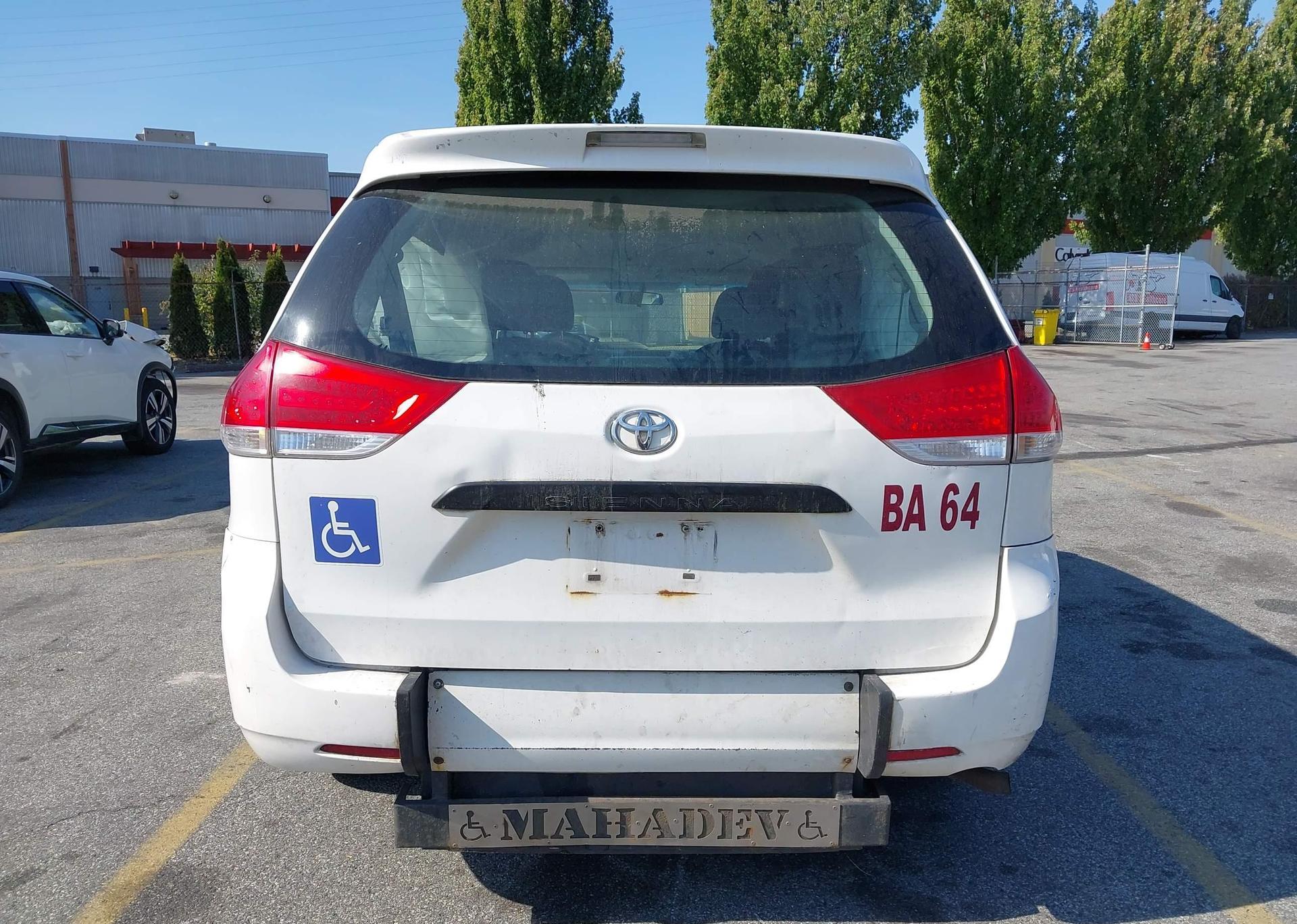 2011 TOYOTA SIENNA