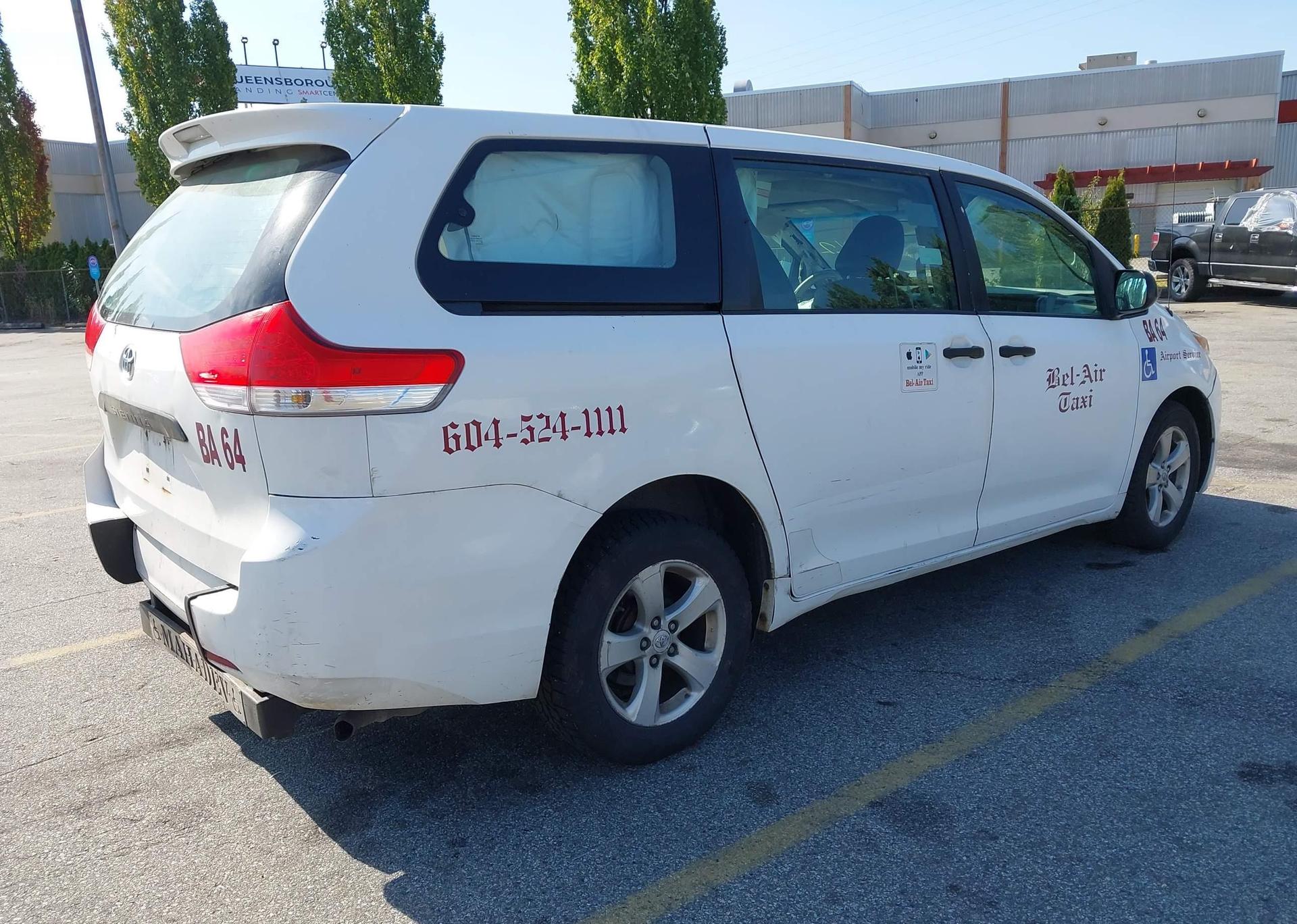 2011 TOYOTA SIENNA