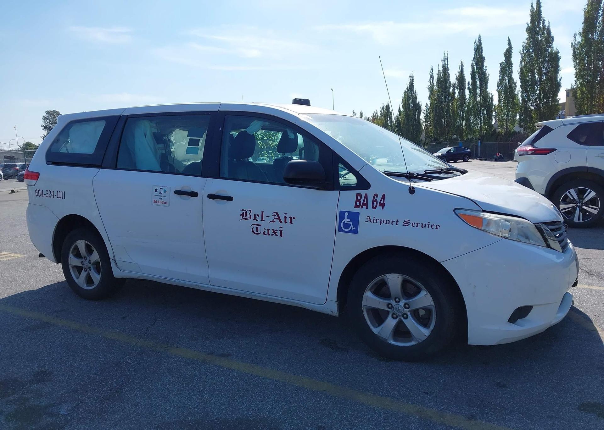 2011 TOYOTA SIENNA