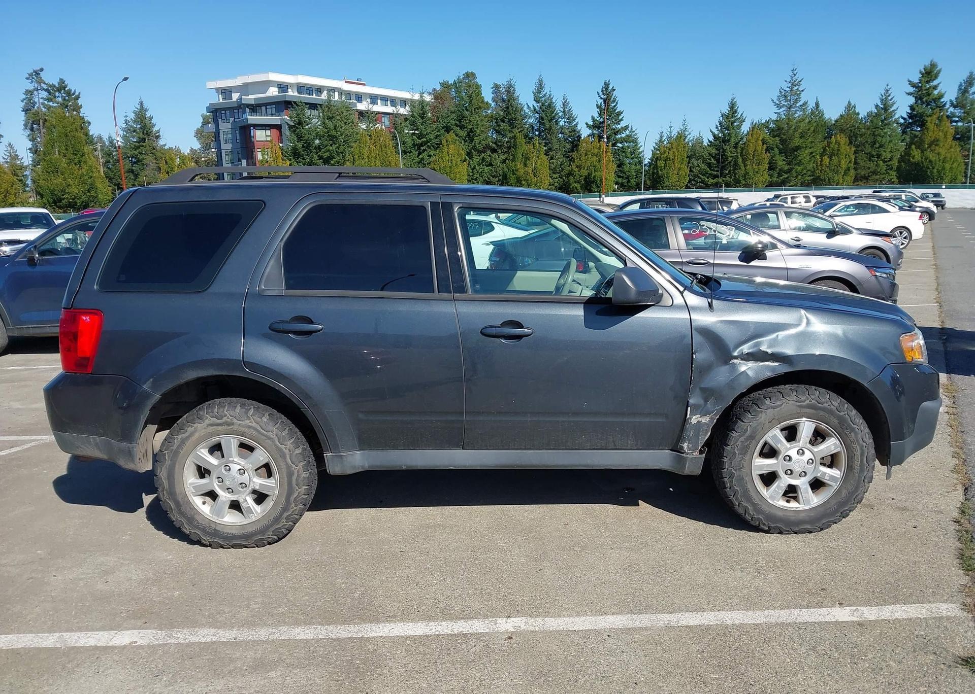 2010 MAZDA TRIBUTE I