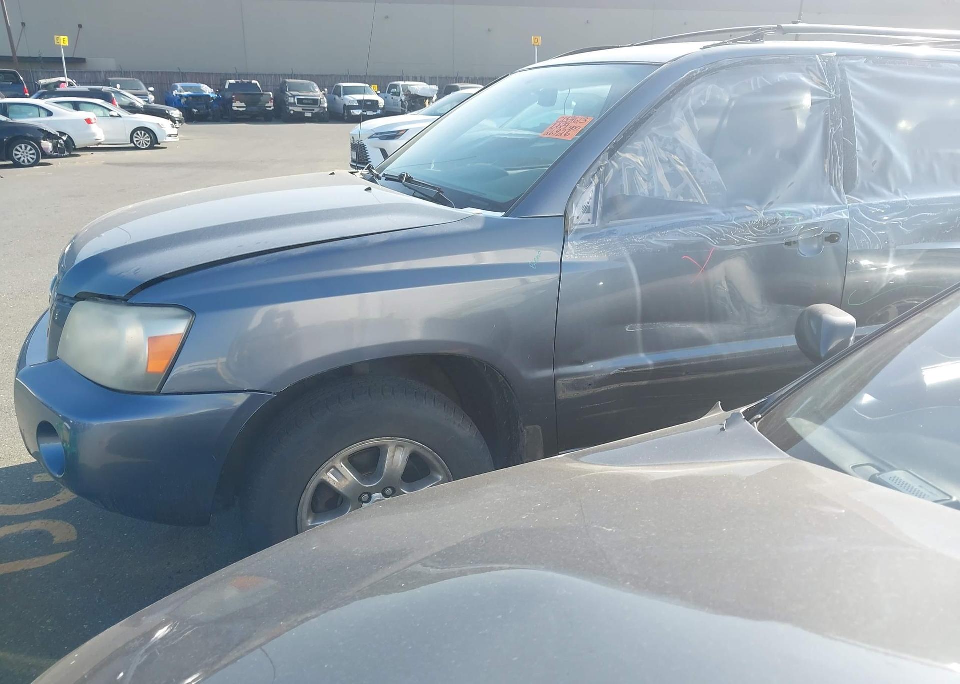2004 TOYOTA HIGHLANDER LIMITED