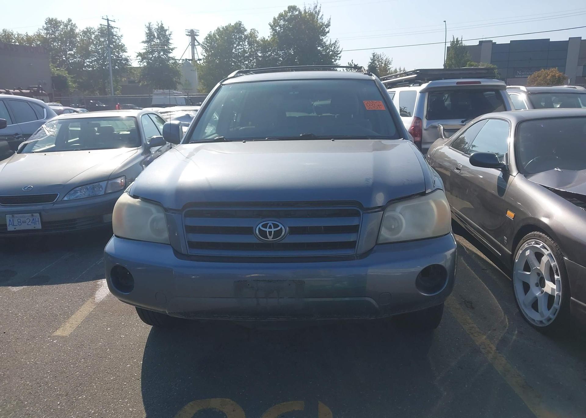 2004 TOYOTA HIGHLANDER LIMITED