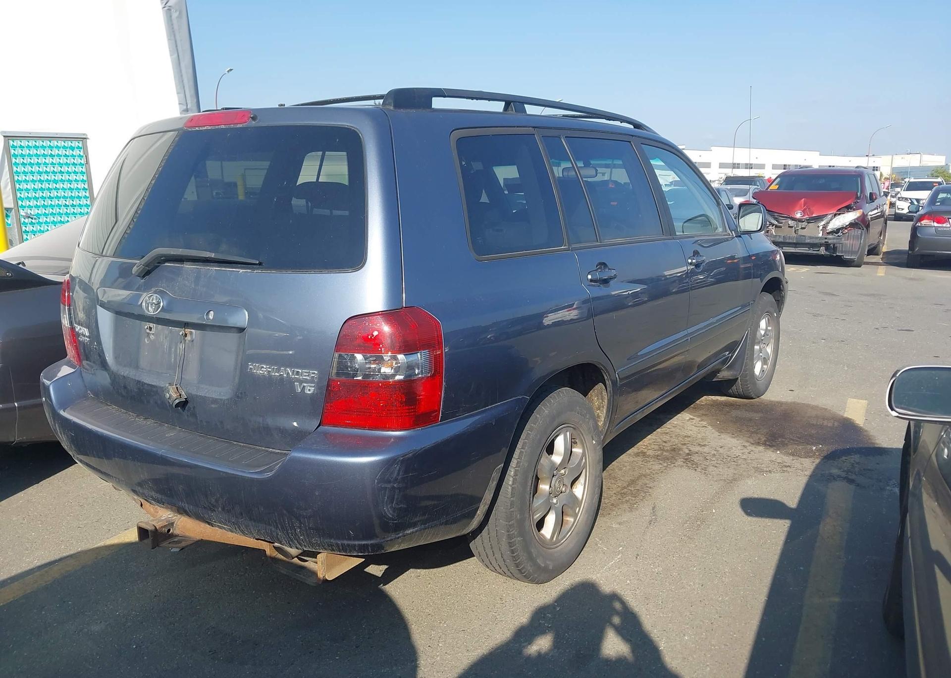 2004 TOYOTA HIGHLANDER LIMITED