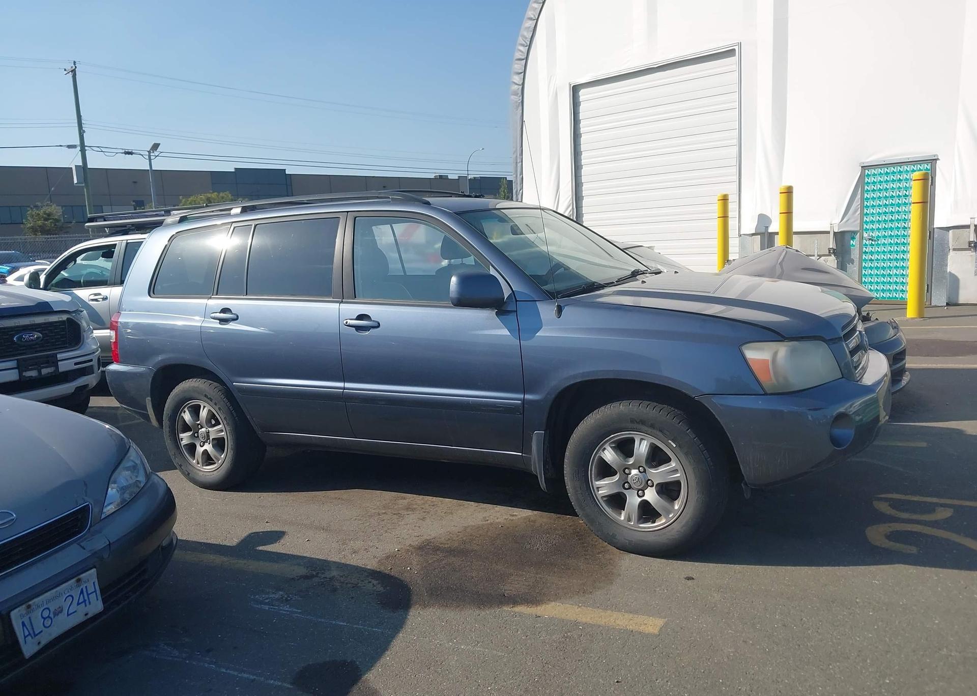 2004 TOYOTA HIGHLANDER LIMITED